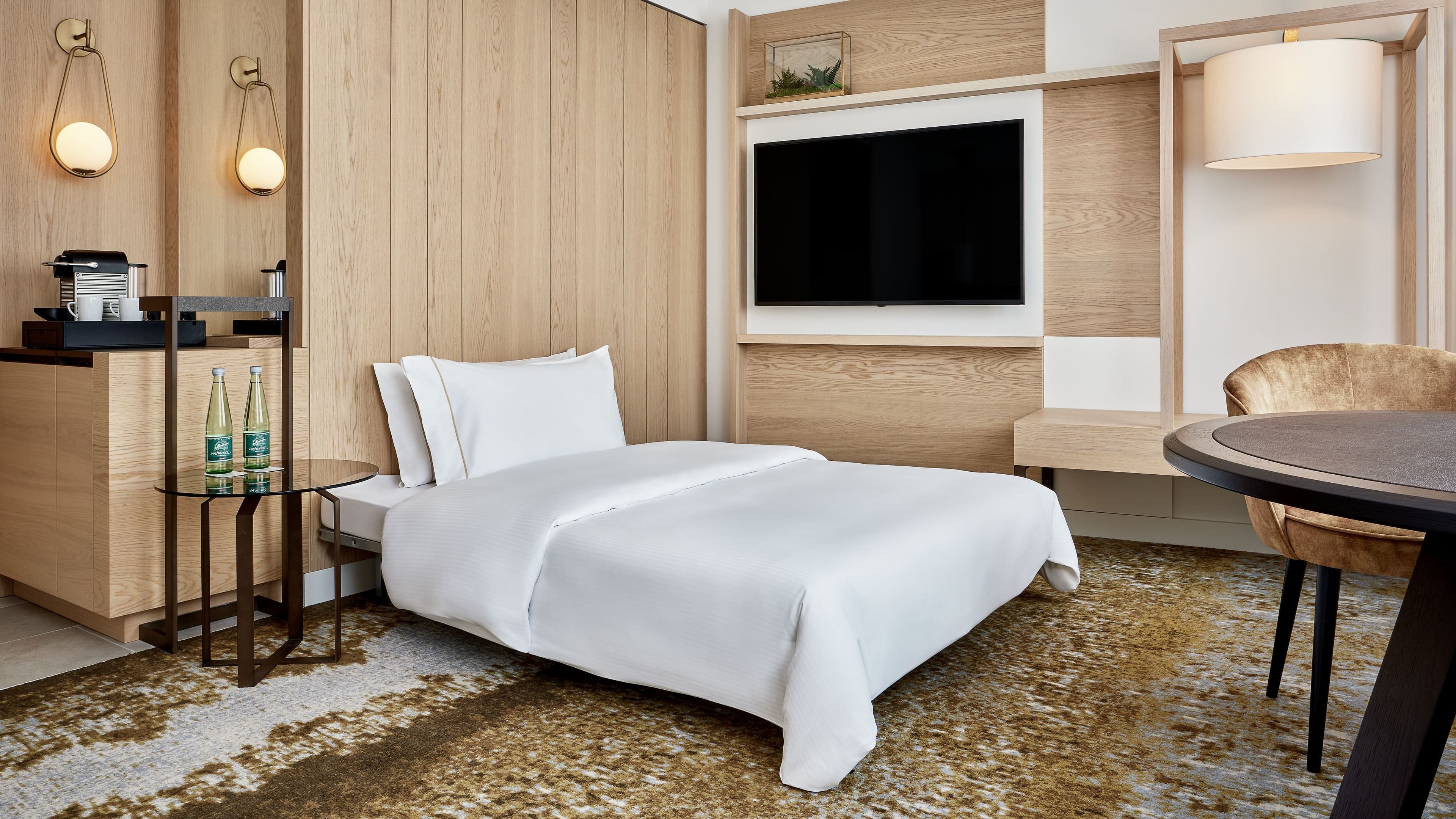 Deluxe Guest room - Image 13