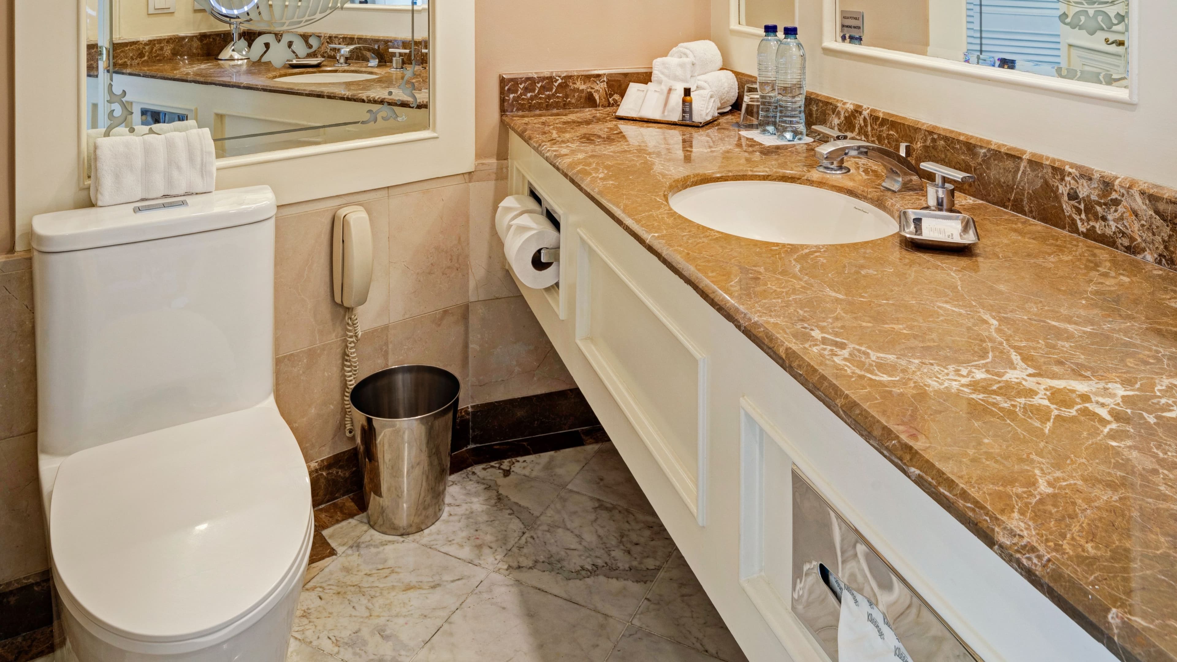 Deluxe Guest room - Image 7