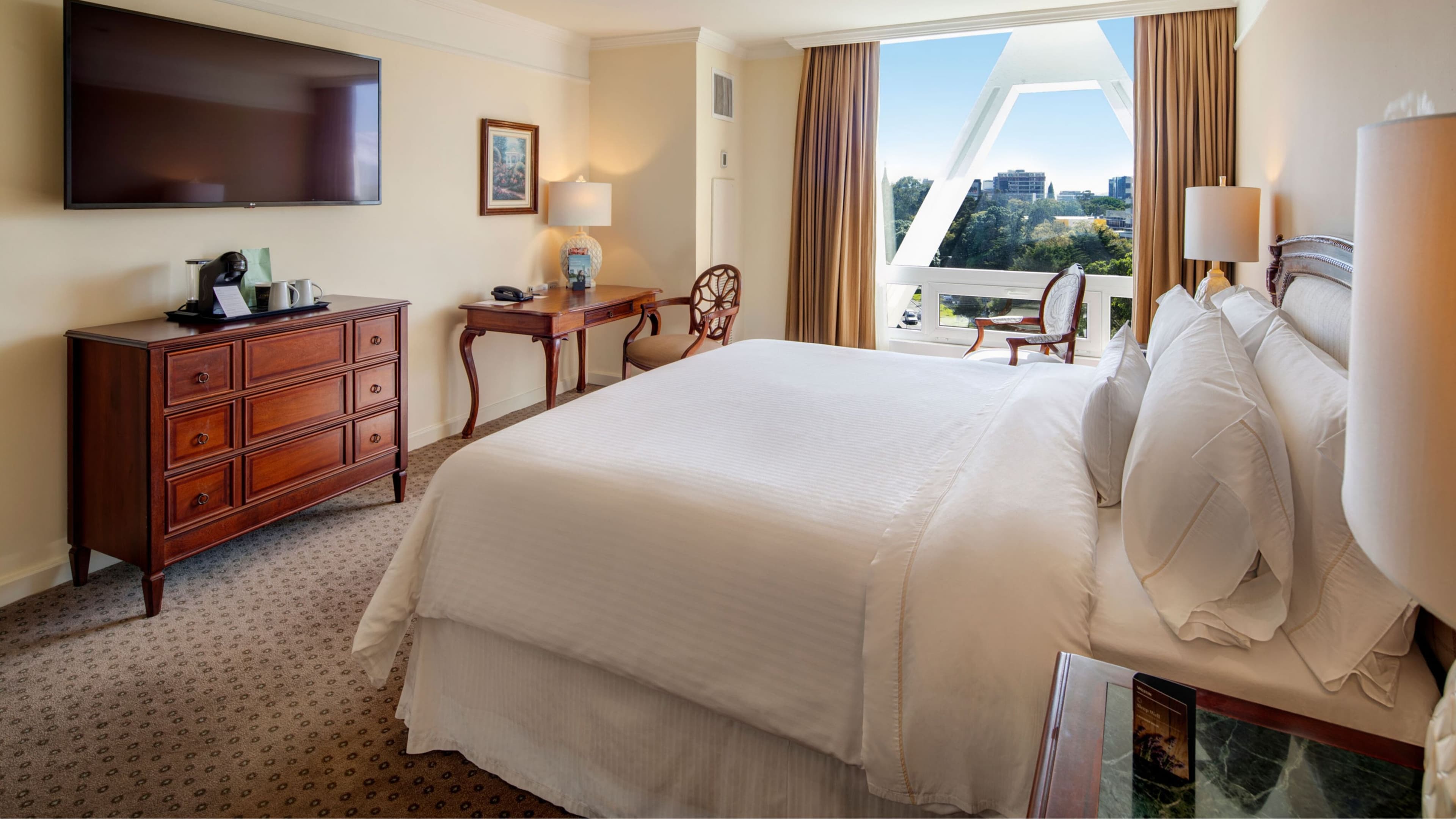 Deluxe Guest room - Image 3