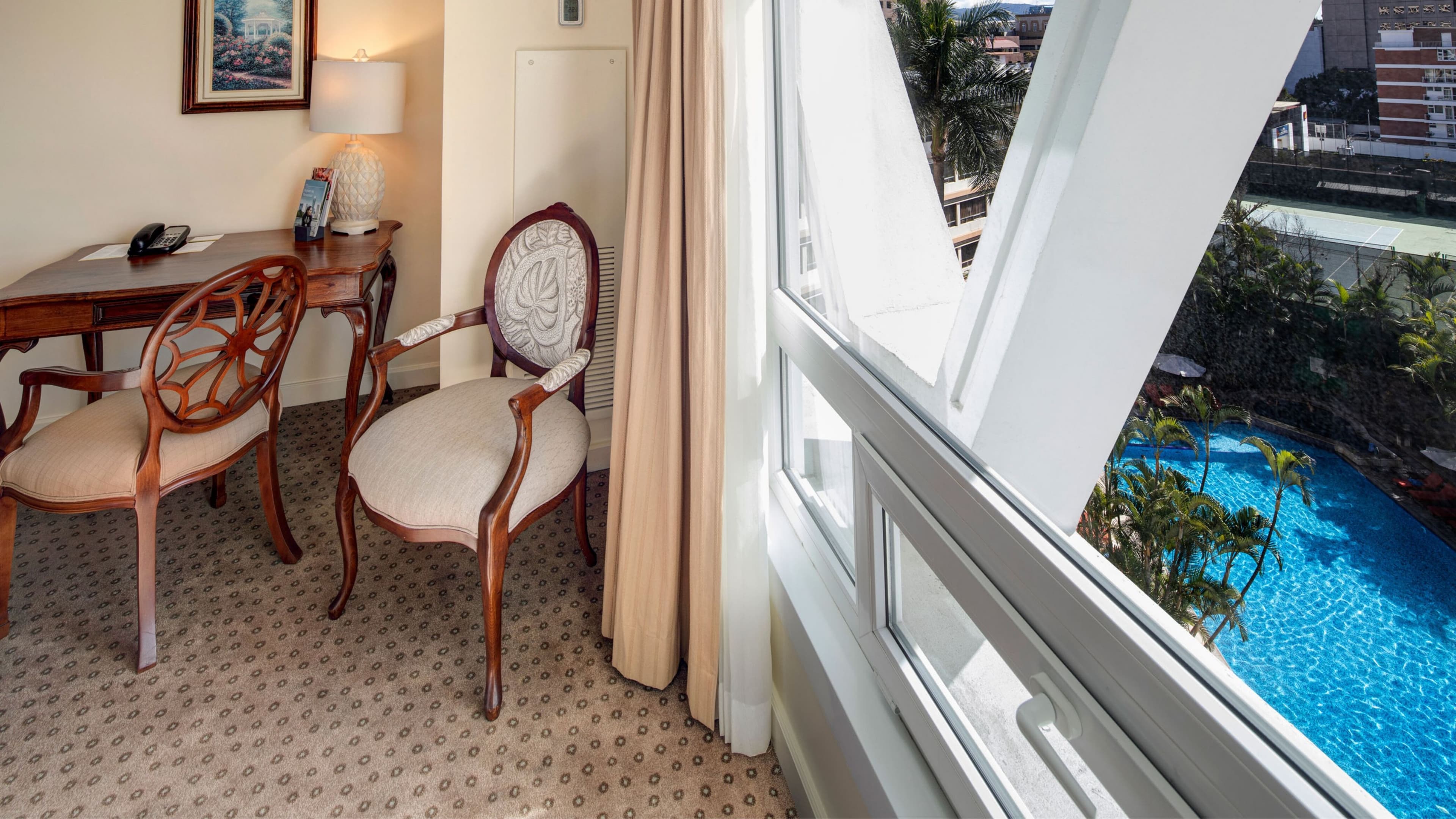 Deluxe Guest room - Image 6