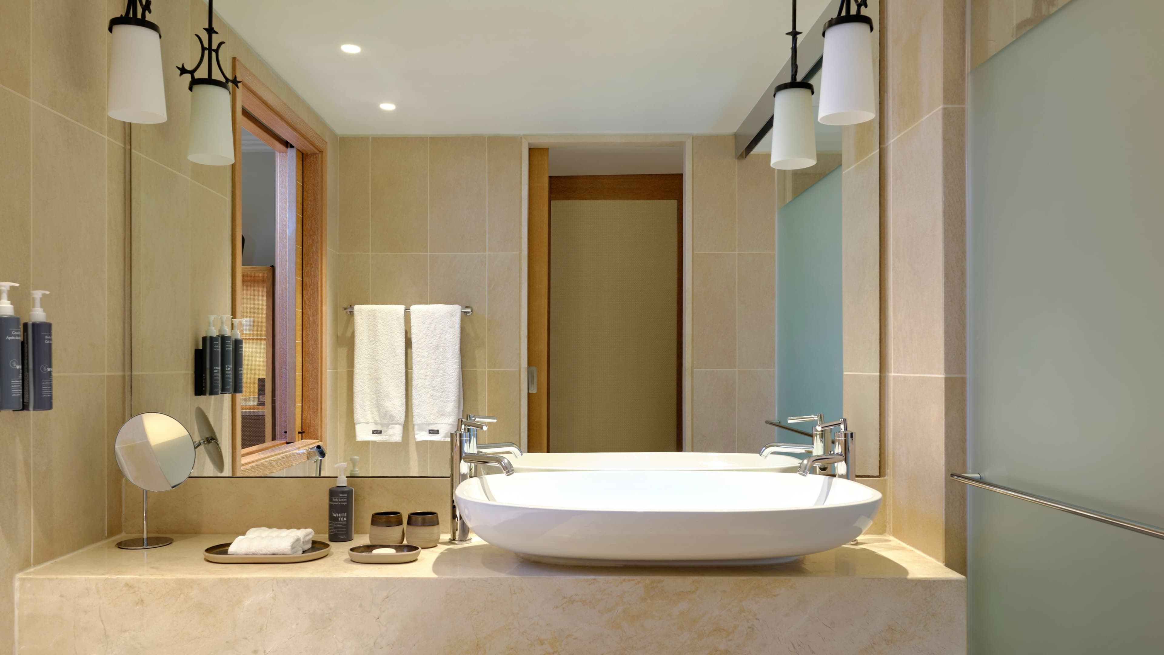 Deluxe Guest room - Image 5