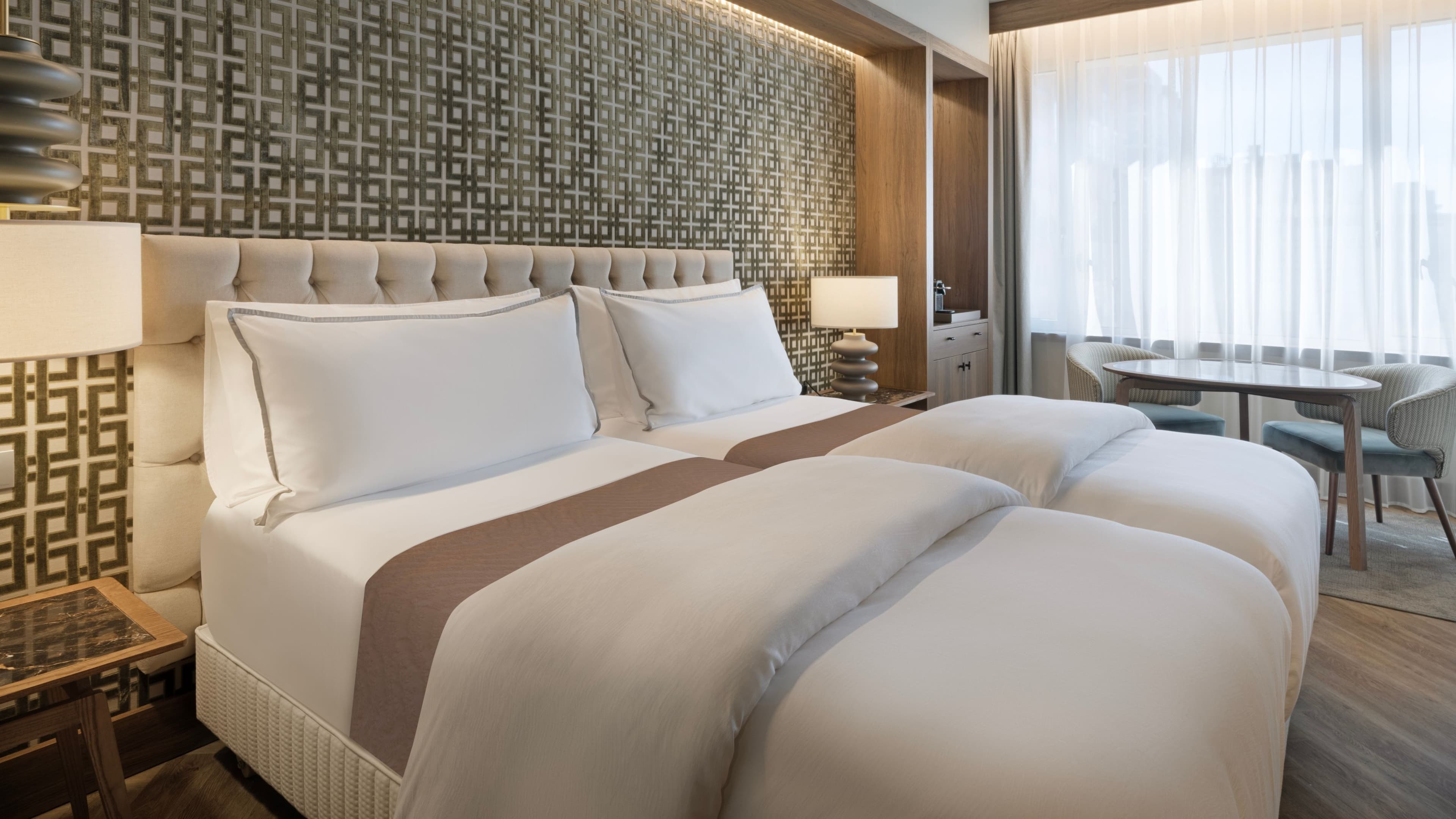 Deluxe Twin - Image 1