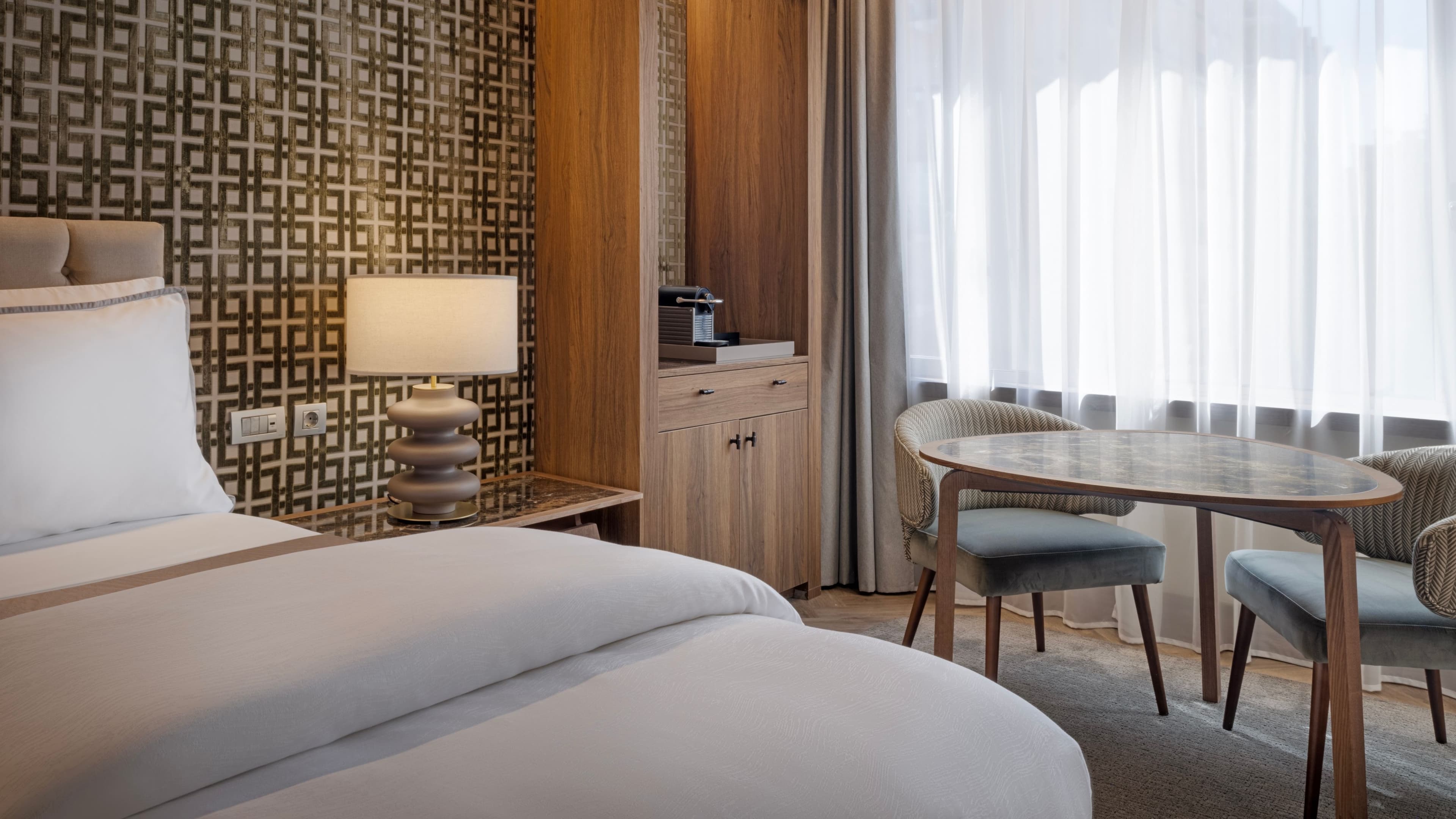 Deluxe Twin - Image 2