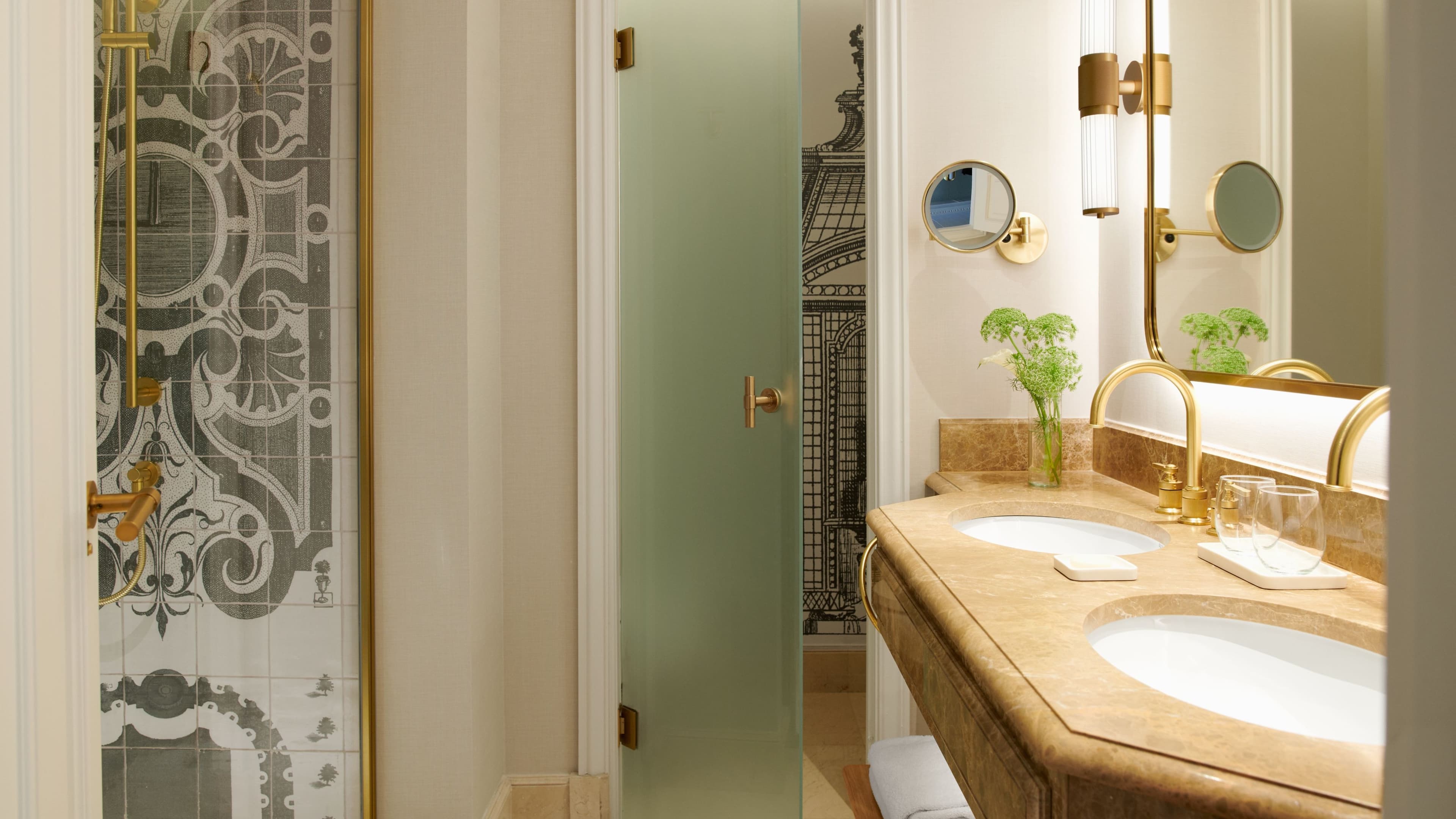 Deluxe Room - Image 5