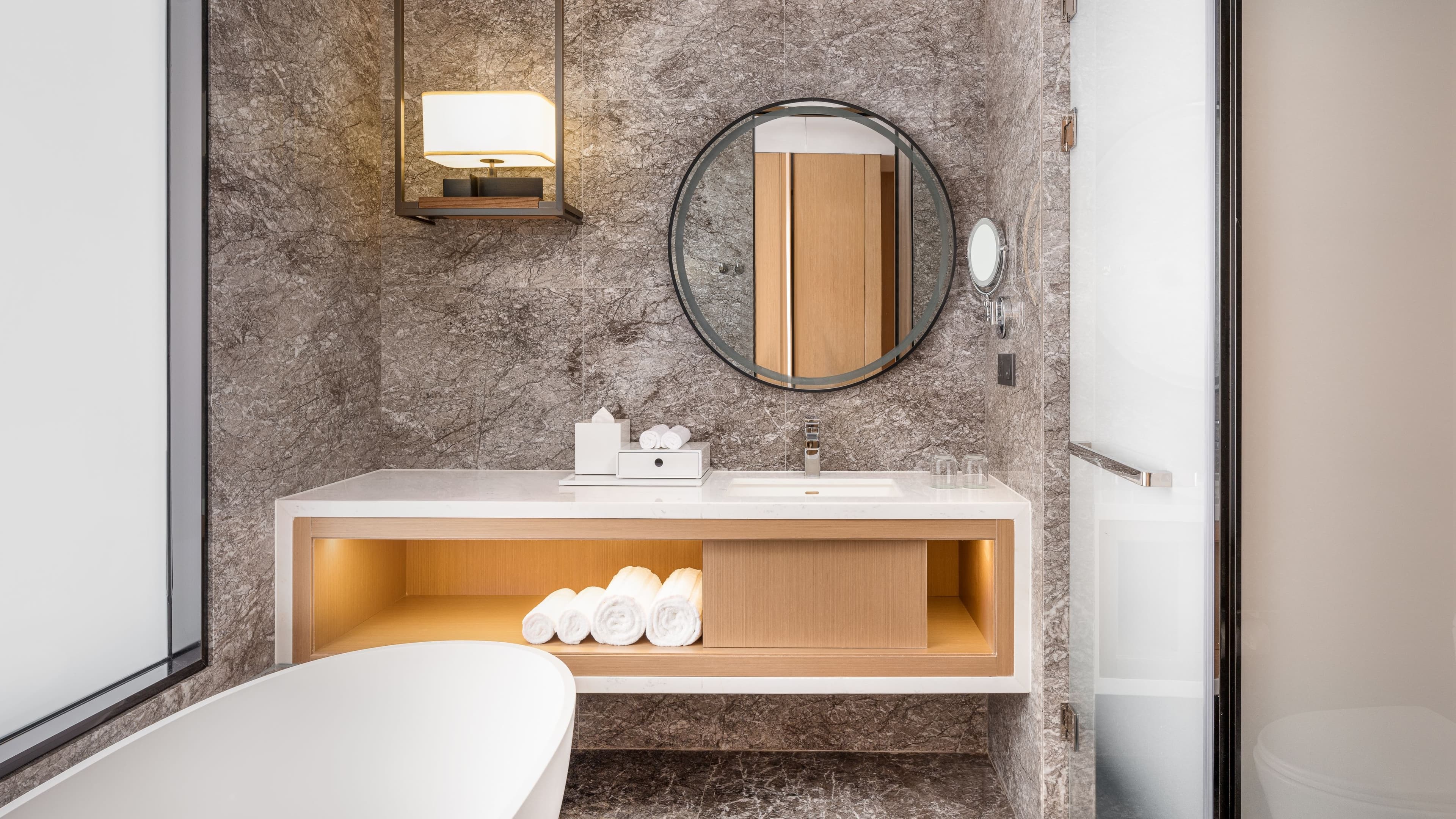 Deluxe Double Room - Image 2