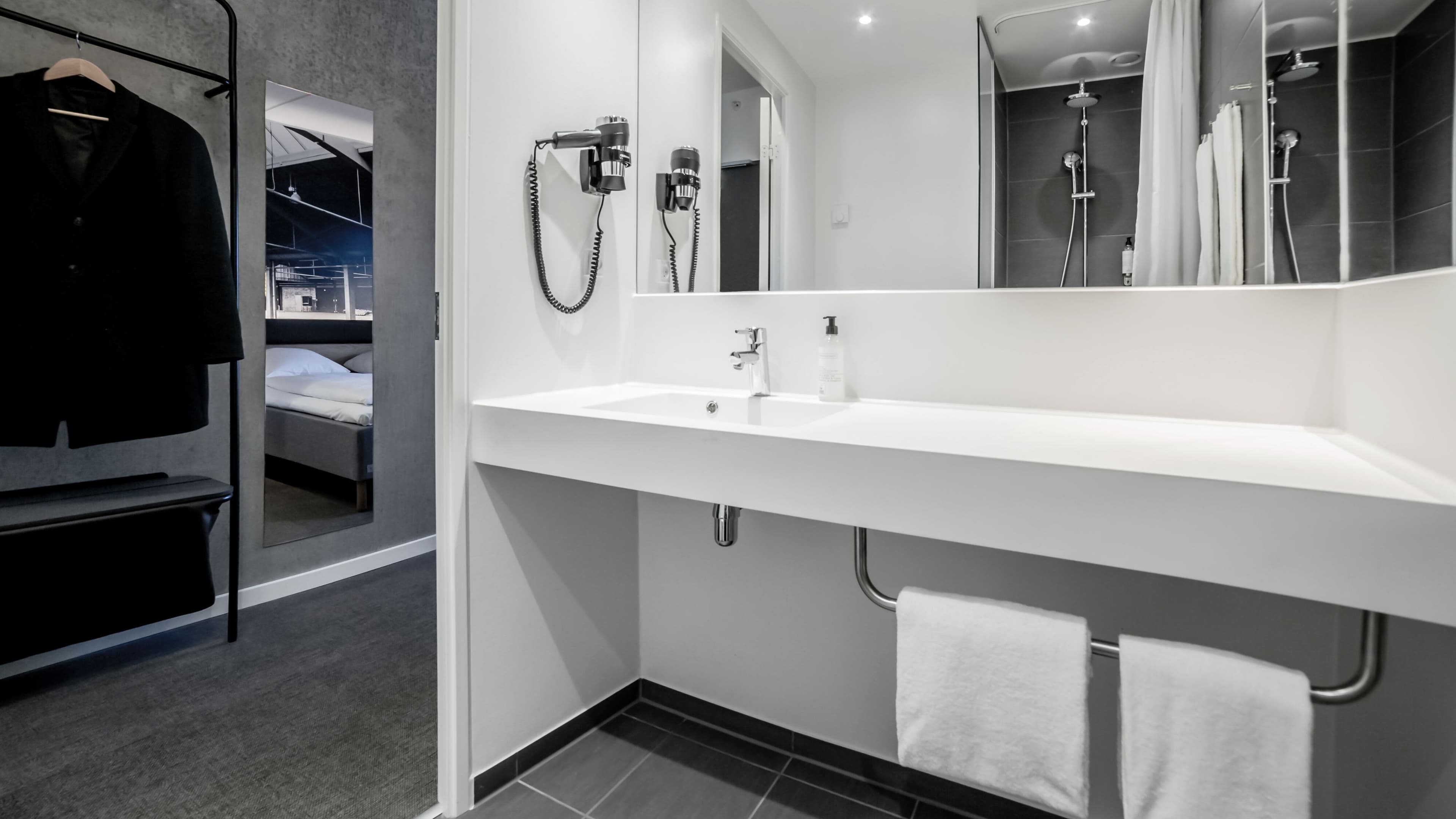 Standard Double Room - Image 6