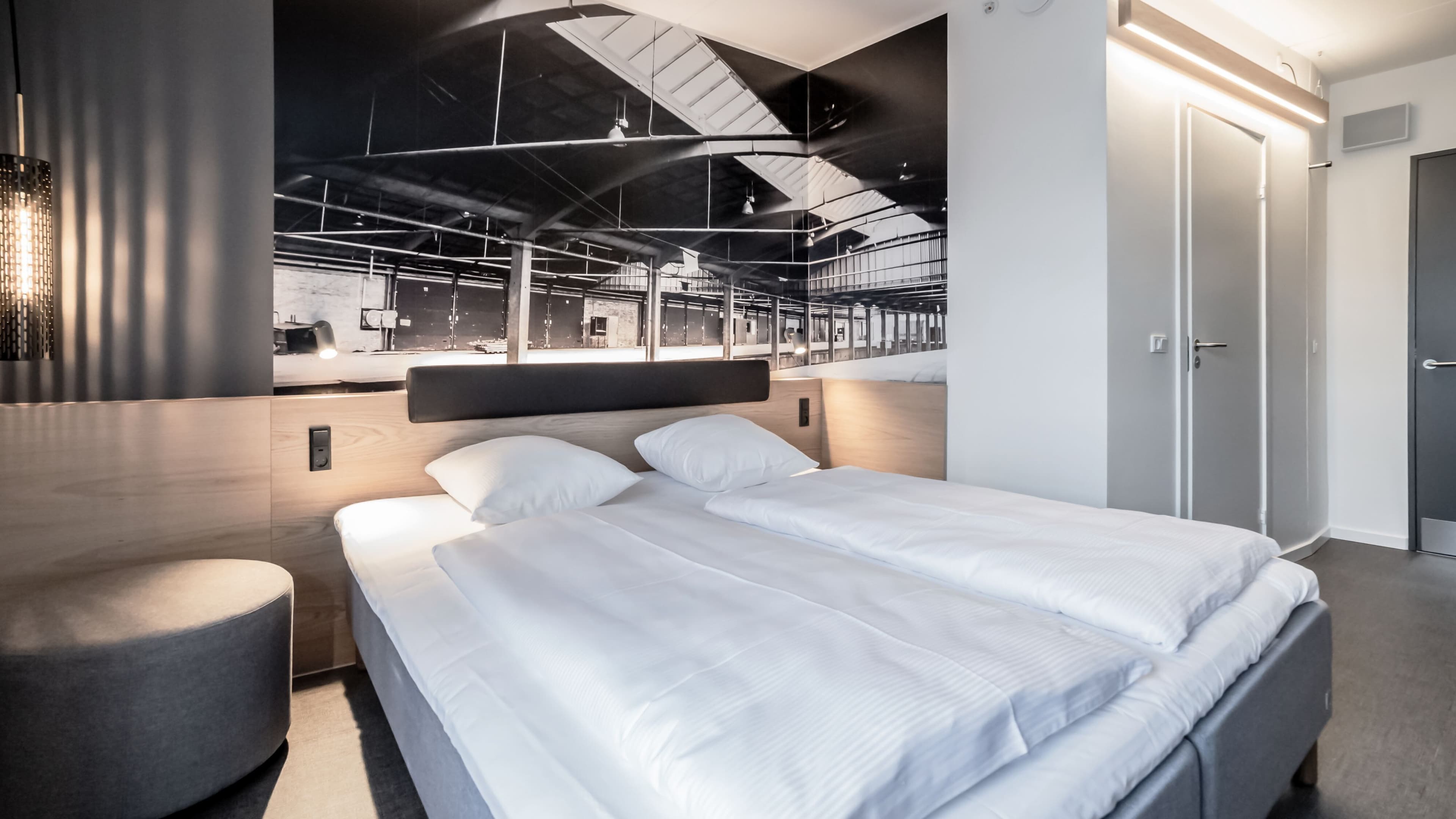 Standard Double Room - Image 4