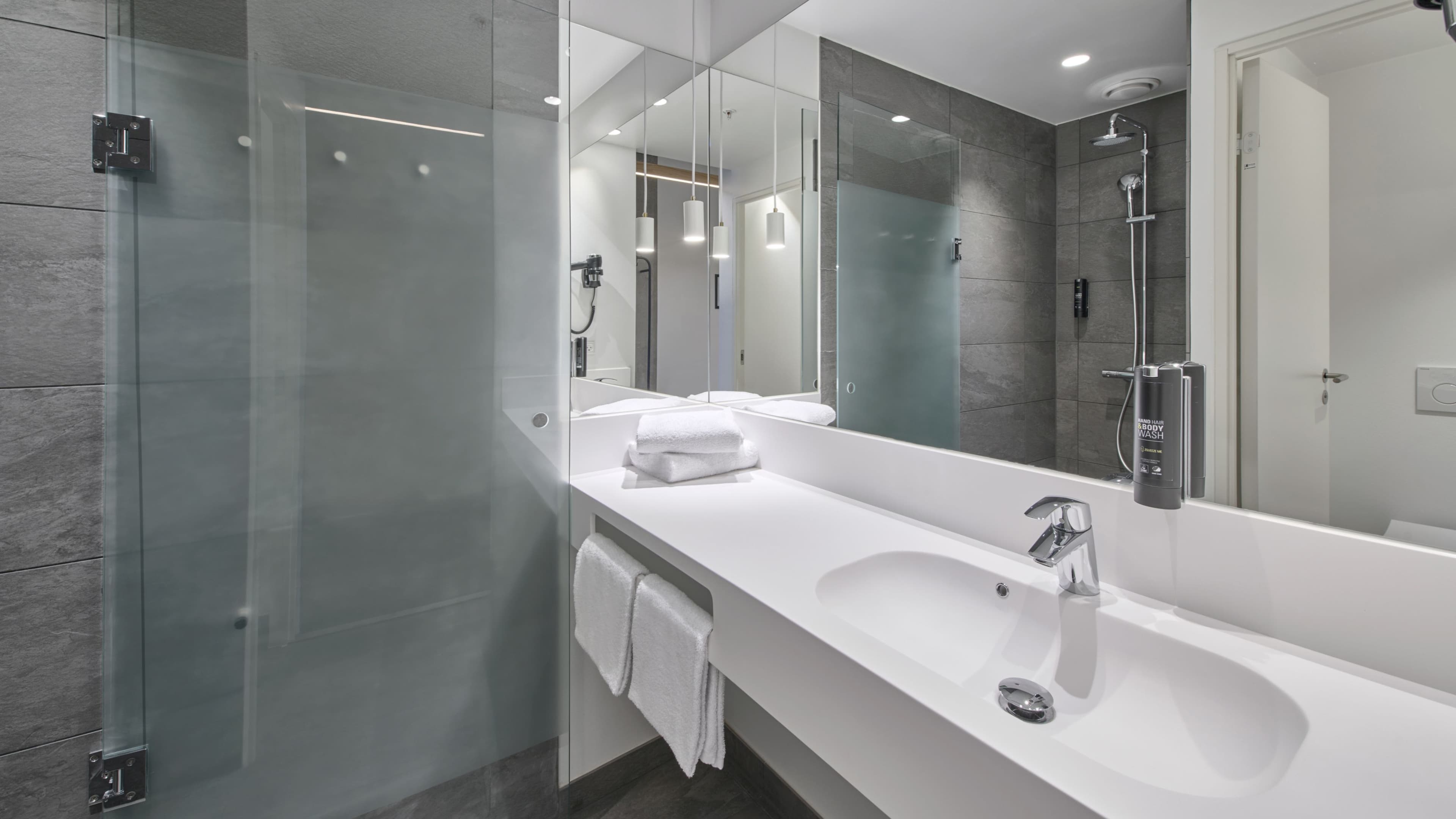 Standard Double Room - Image 4