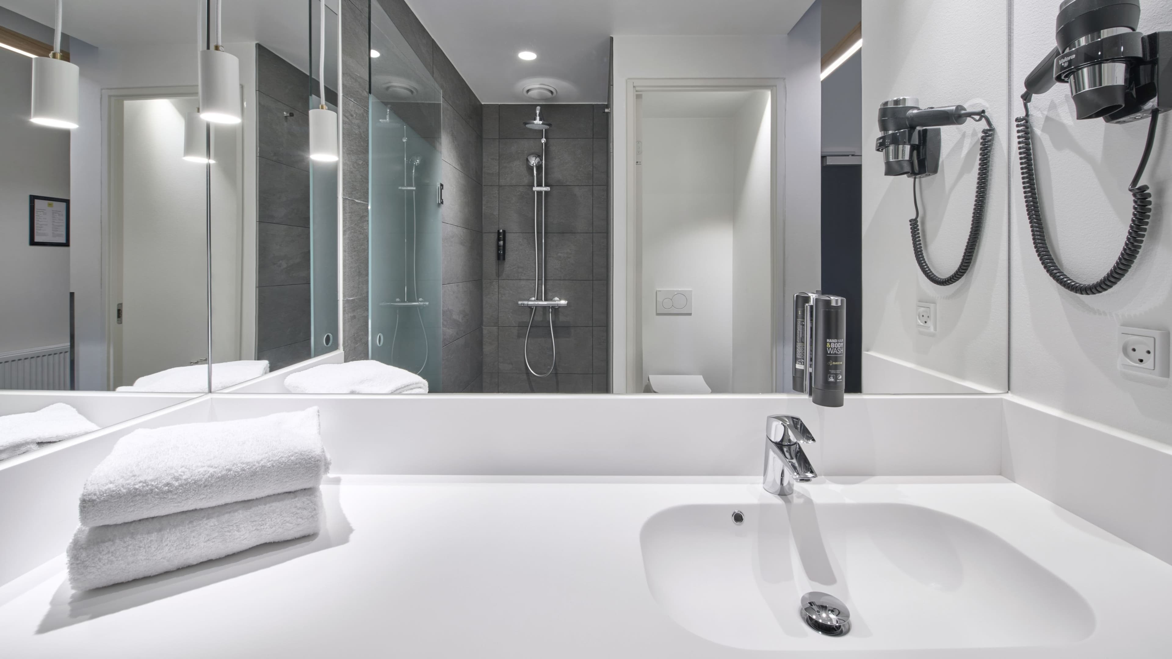 Standard Double Room - Image 3