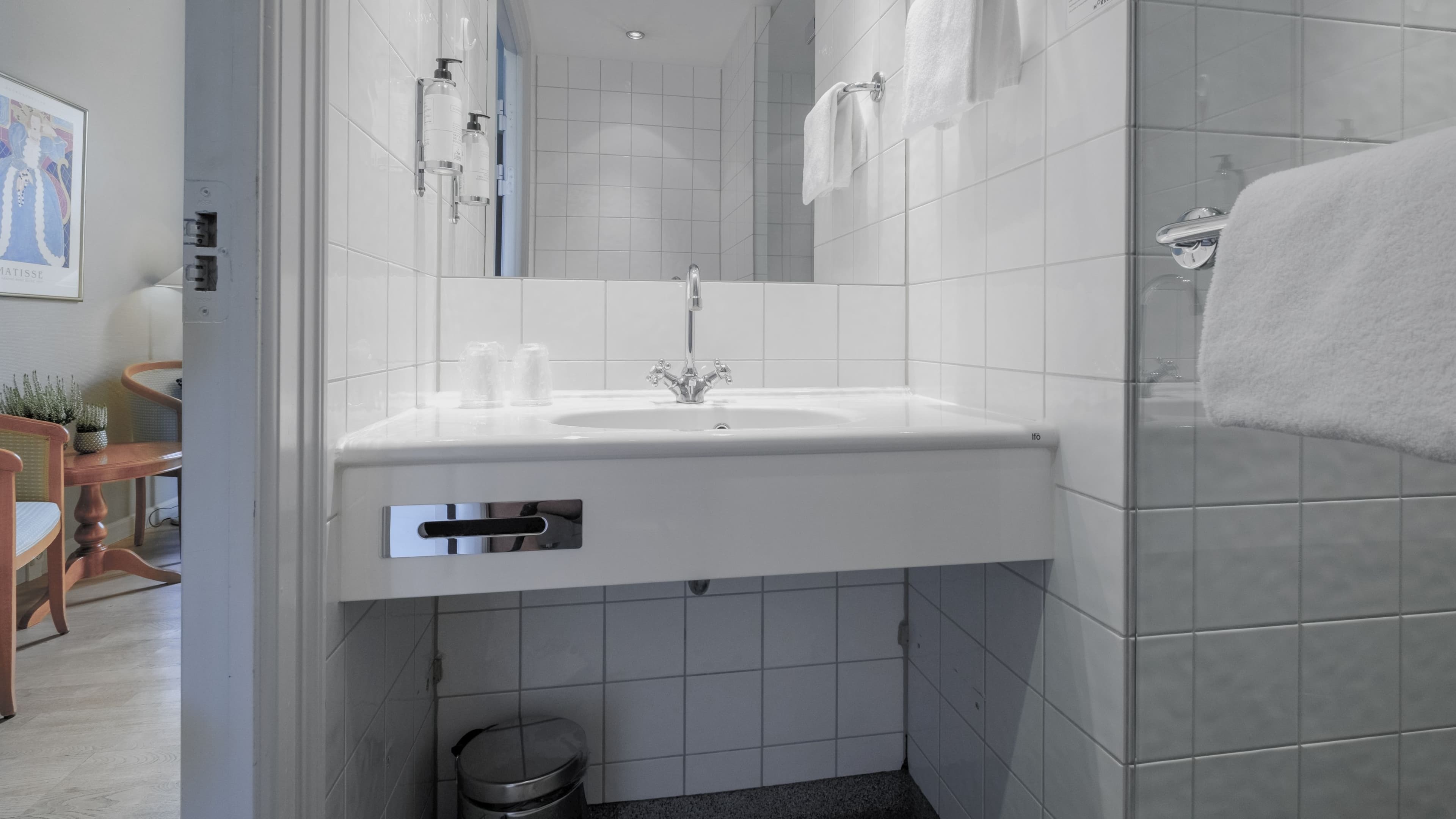 Standard Double Room - Image 3