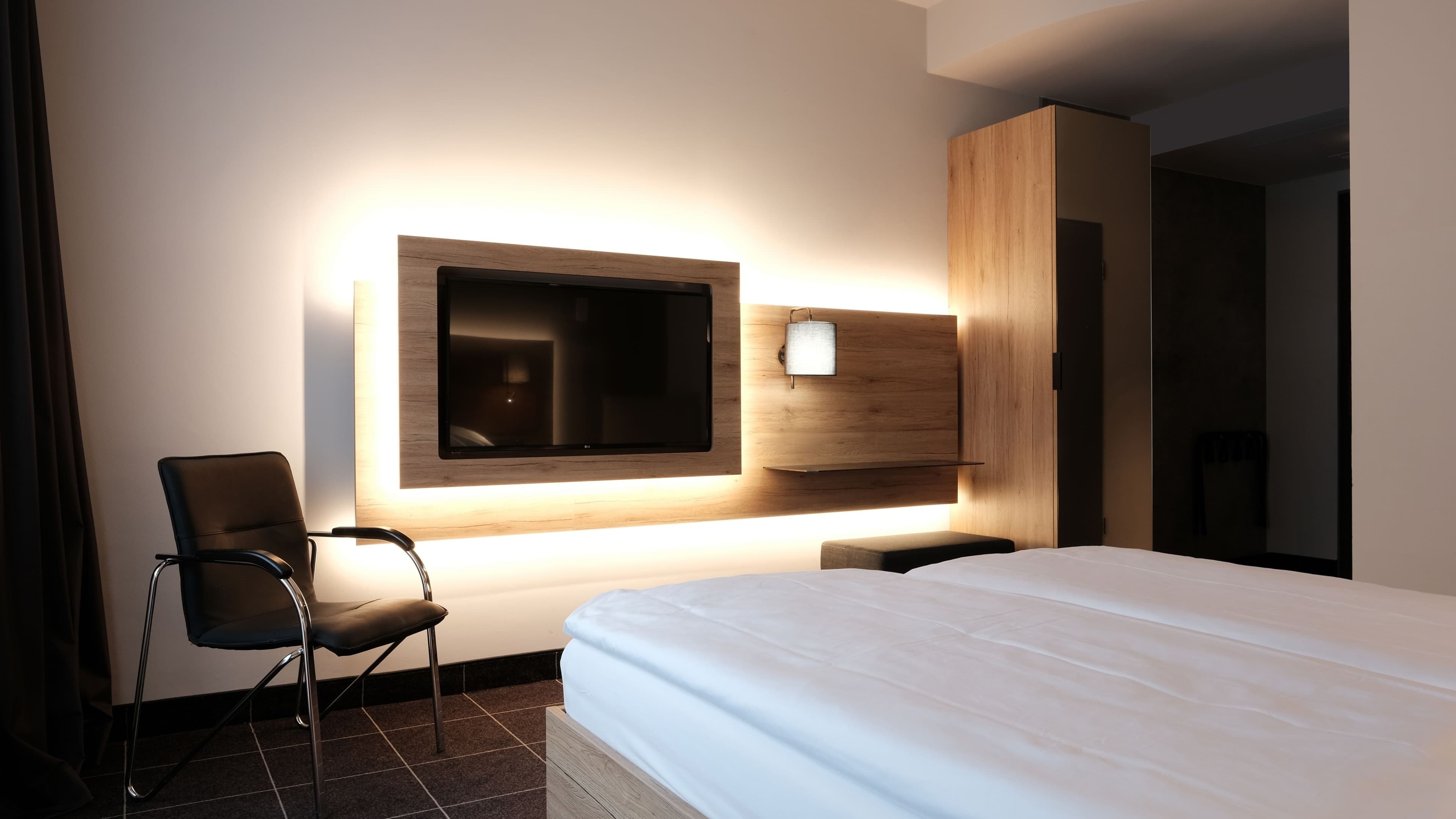 Standard Queen - Image 7