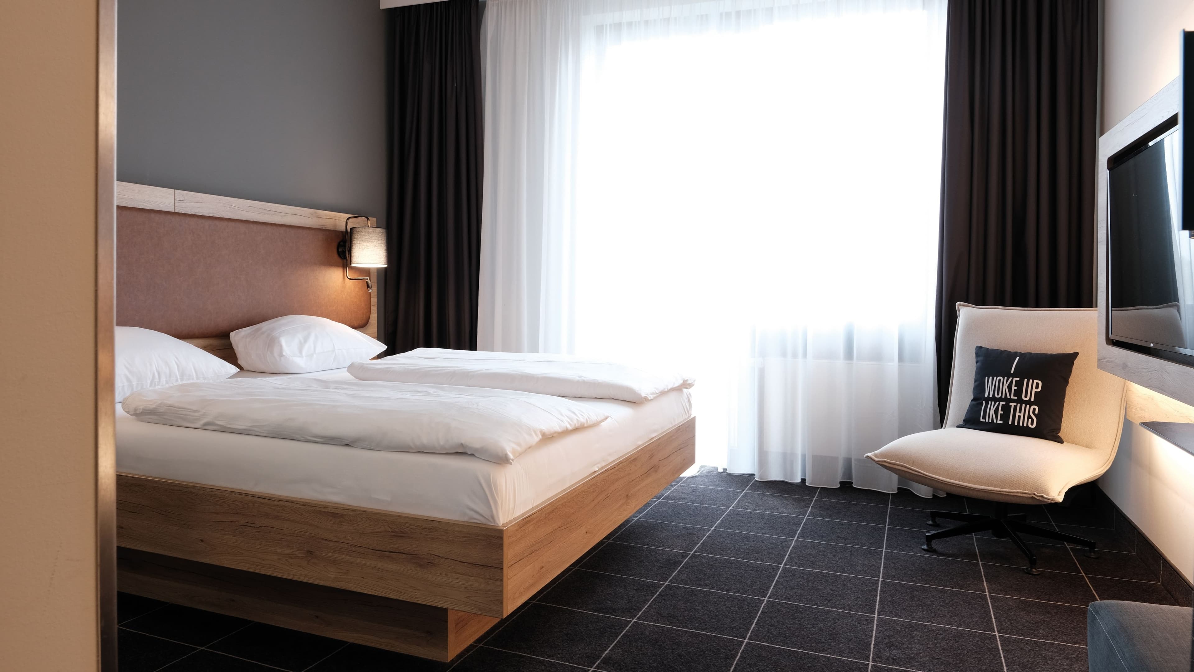 Standard Queen - Image 2