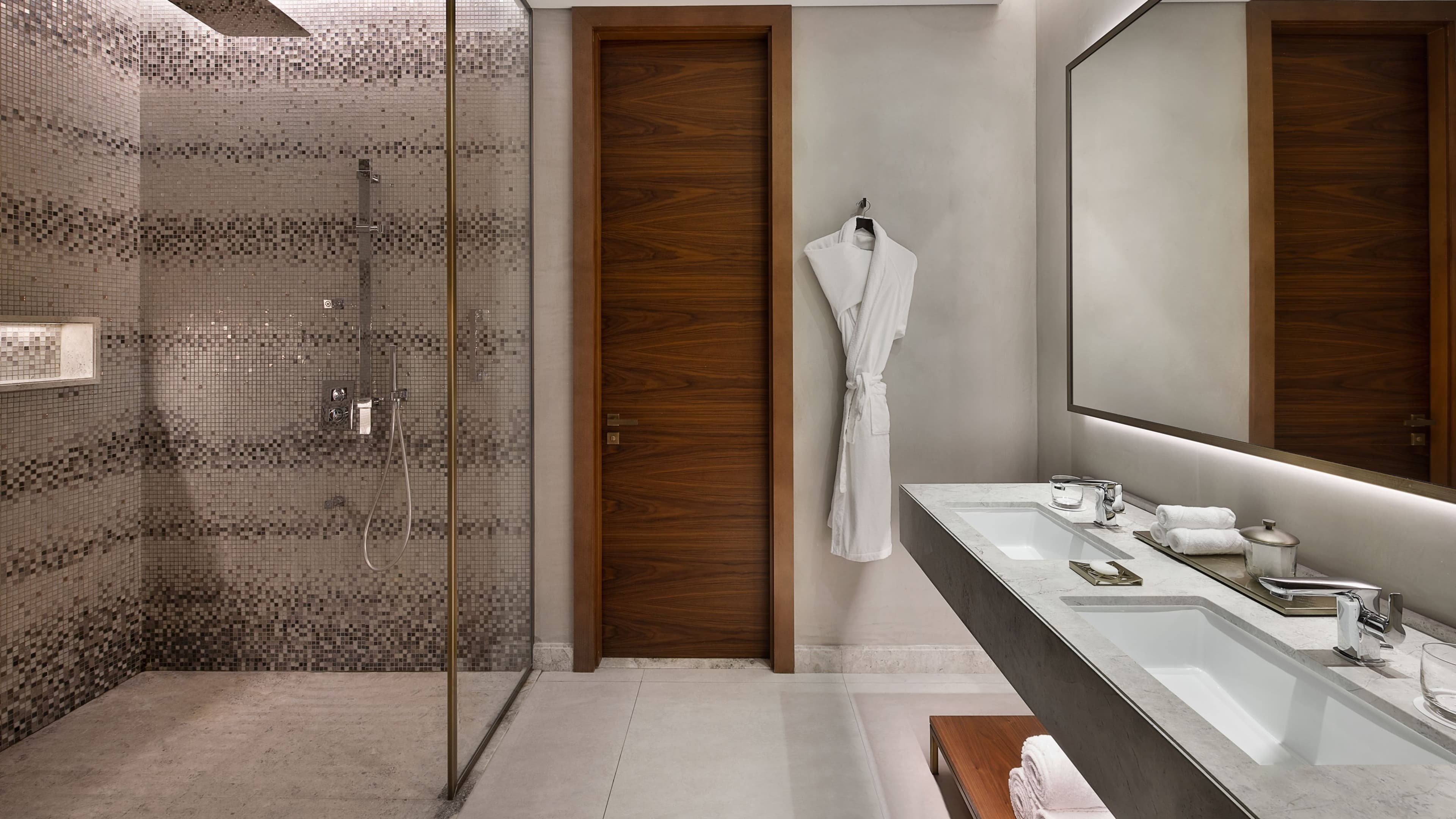 Superior Twin Room - Image 2