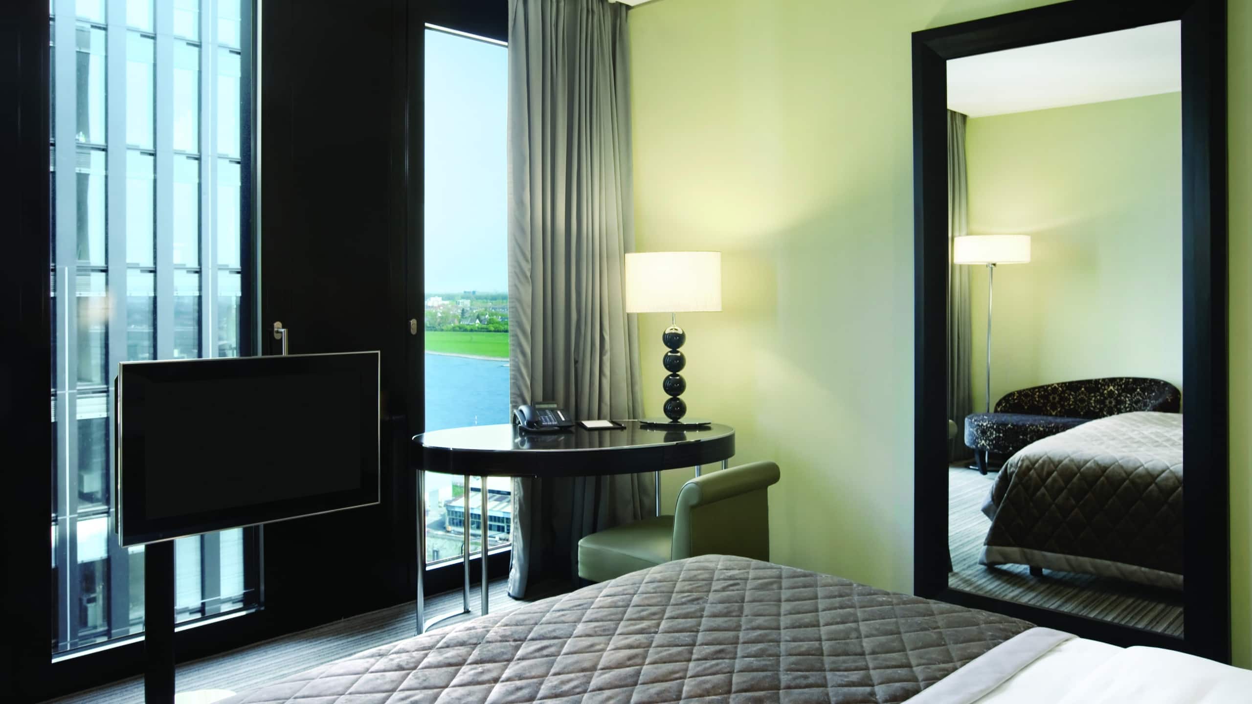 1 King Bed - Image 5