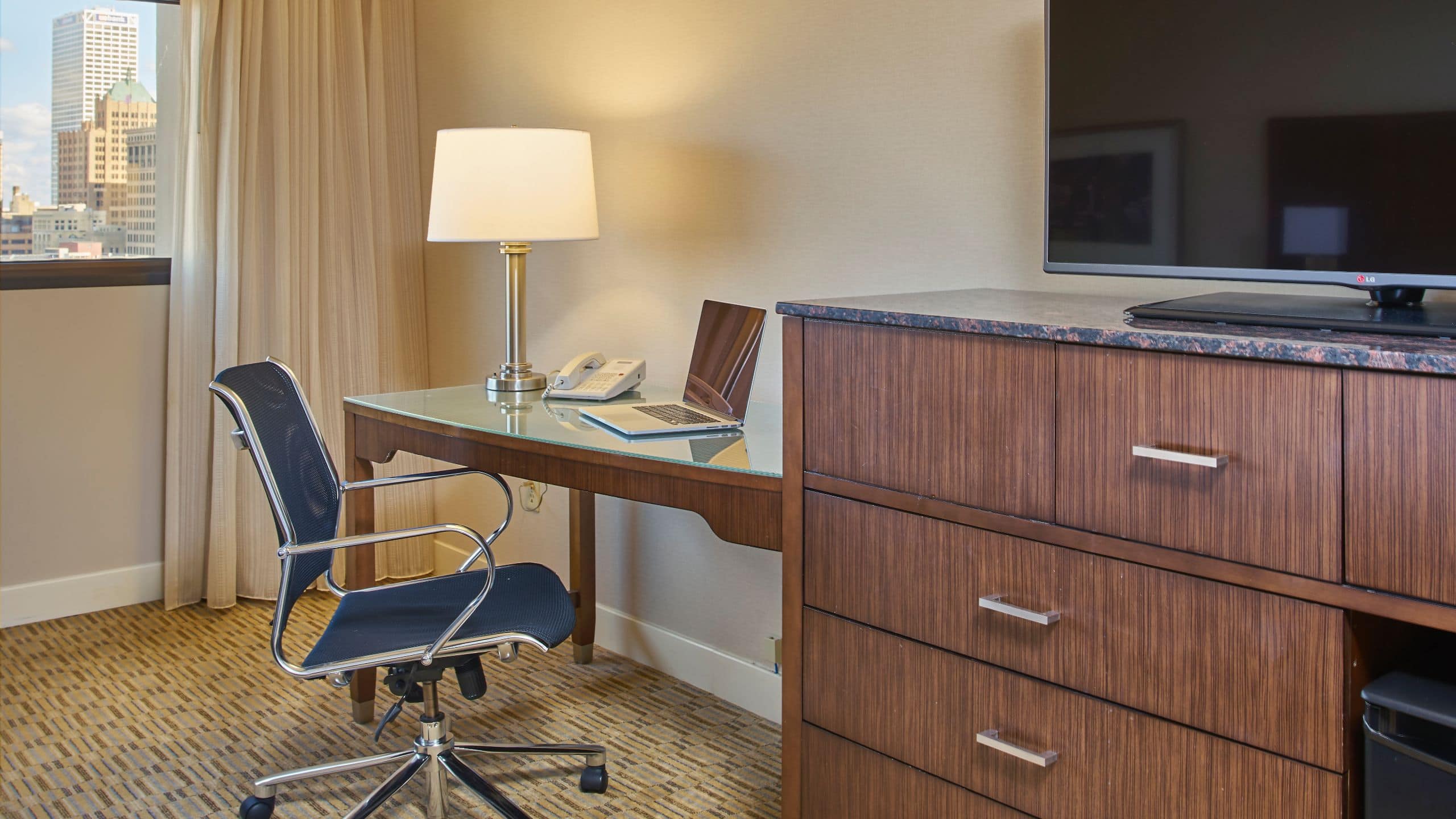 1 King Bed Accessible Shower - Image 3