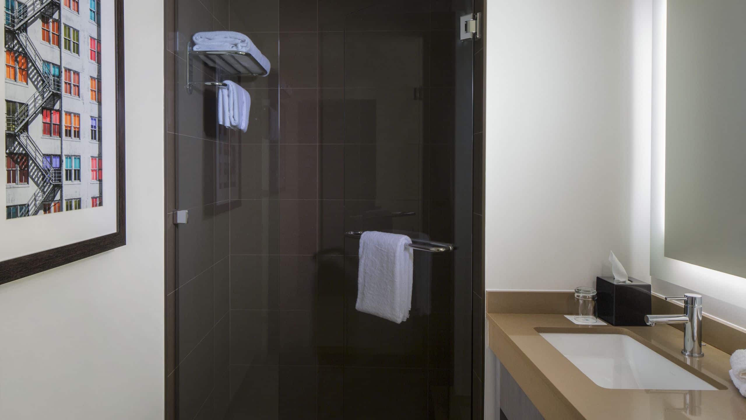 Den Guestroom | King Bed | No Sofa Bed - Image 3