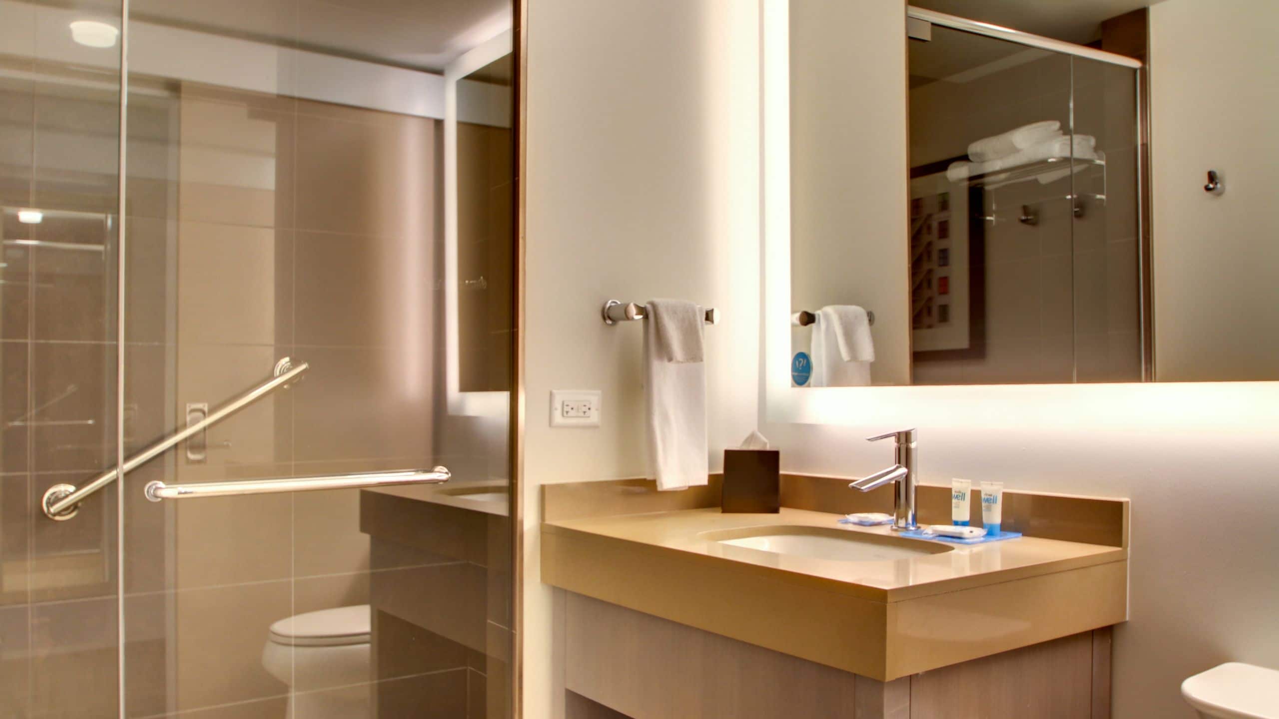 One-Bedroom King Bed Kitchen Suite With Sofa Bed - Image 6