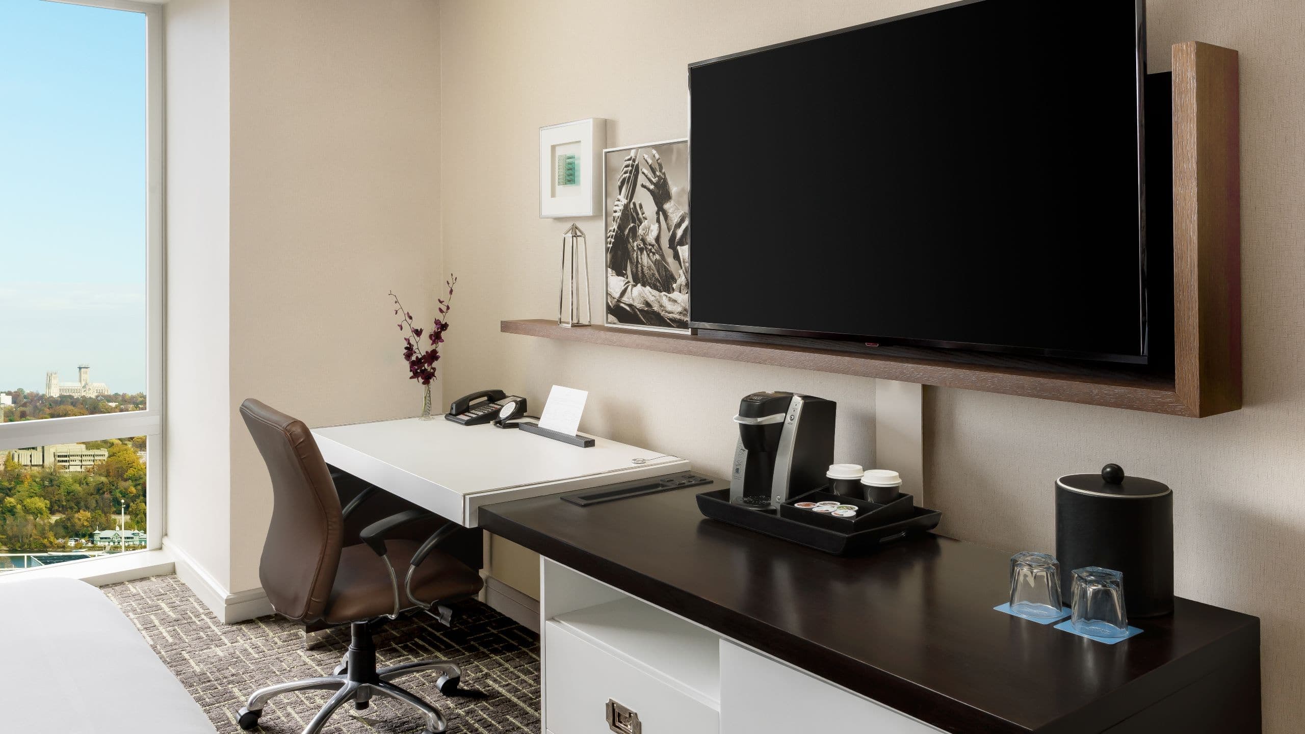 1 King Bed - Image 5