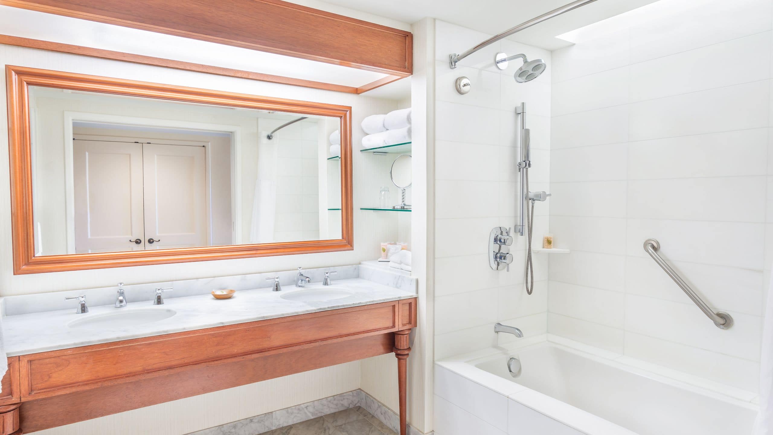 2 Queen Beds Resort View - Image 4