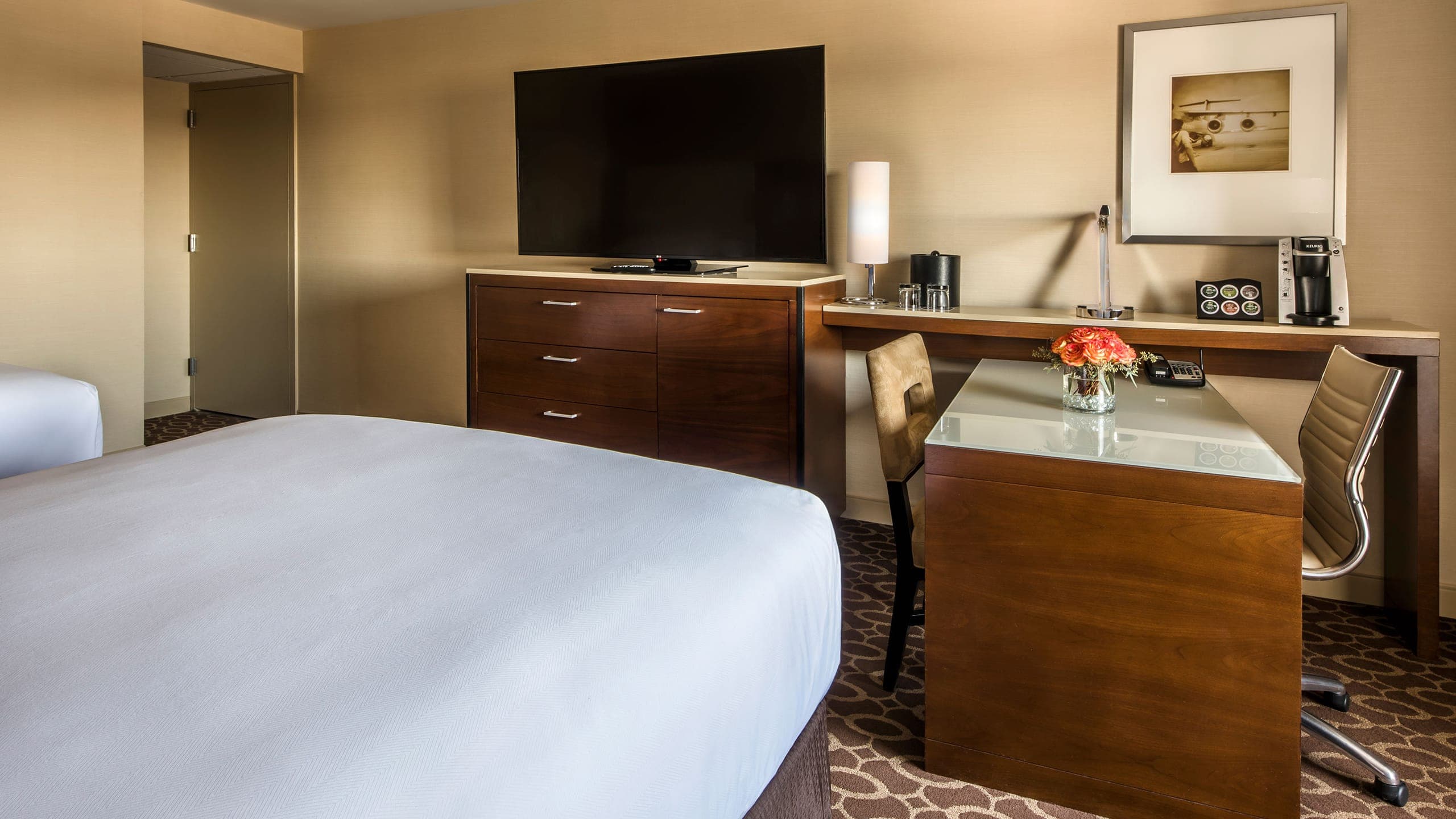 2 Double Beds Private Balcony - Image 3