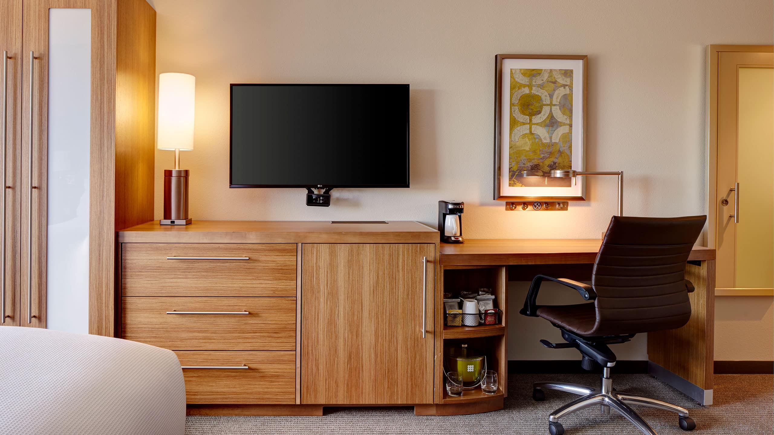 Standard King (plus sofa bed) - Image 3