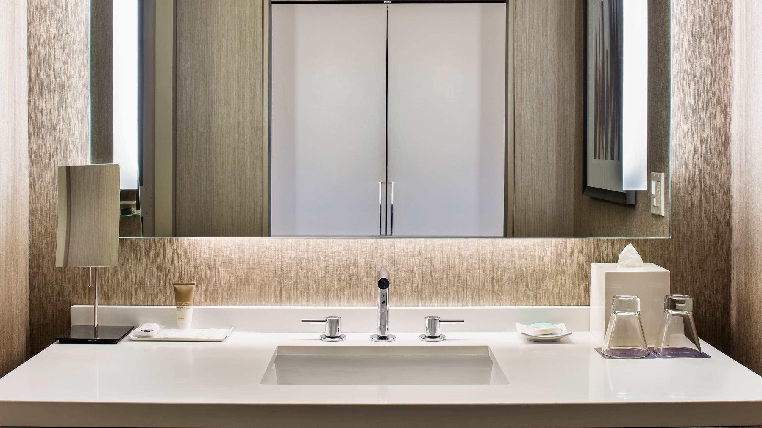 1 Queen and 1 Double Bed - Image 4