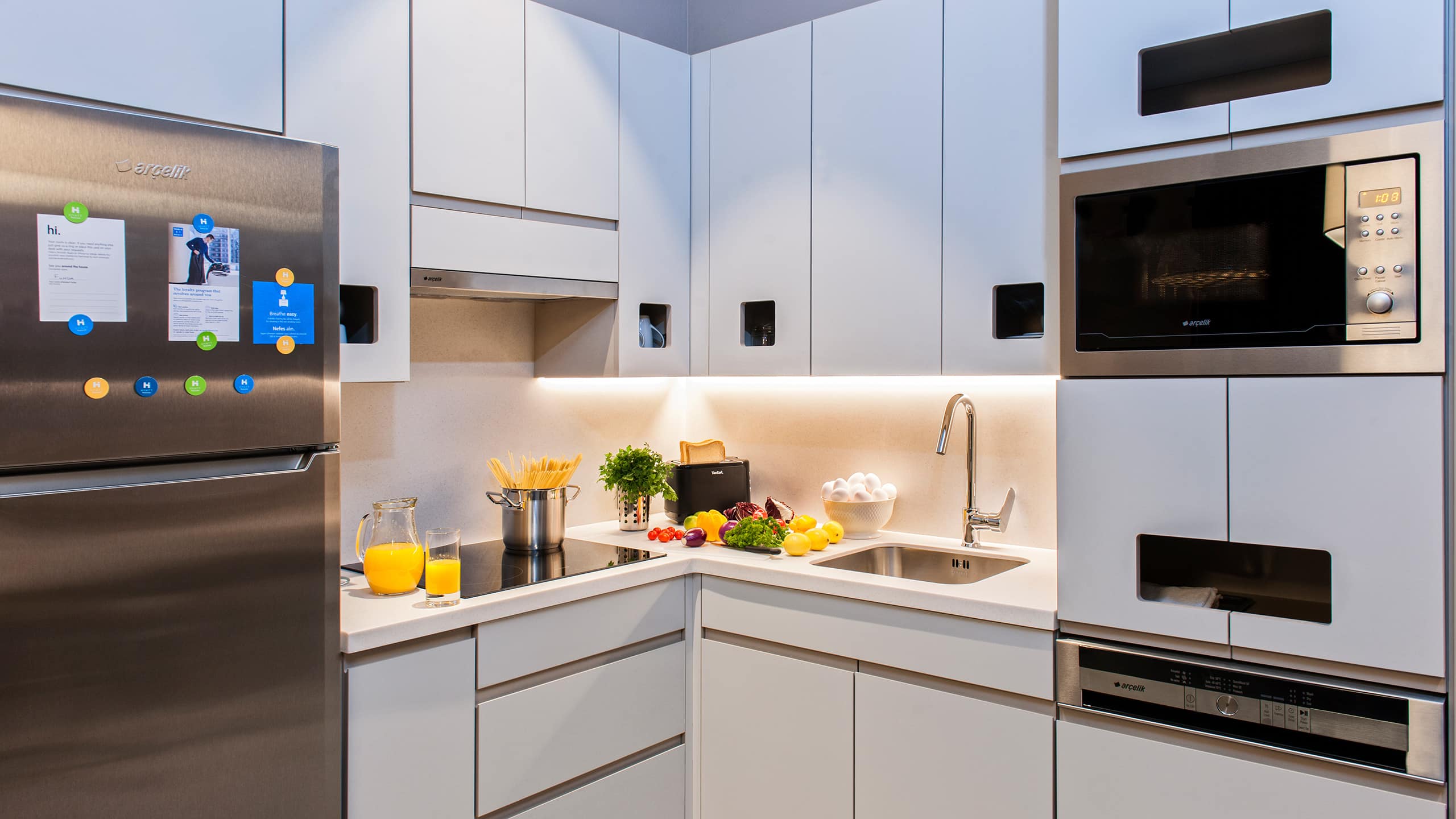 One Bedroom Suite with 2 Twin Beds a Kitchenette and a Sofabed - Image 4