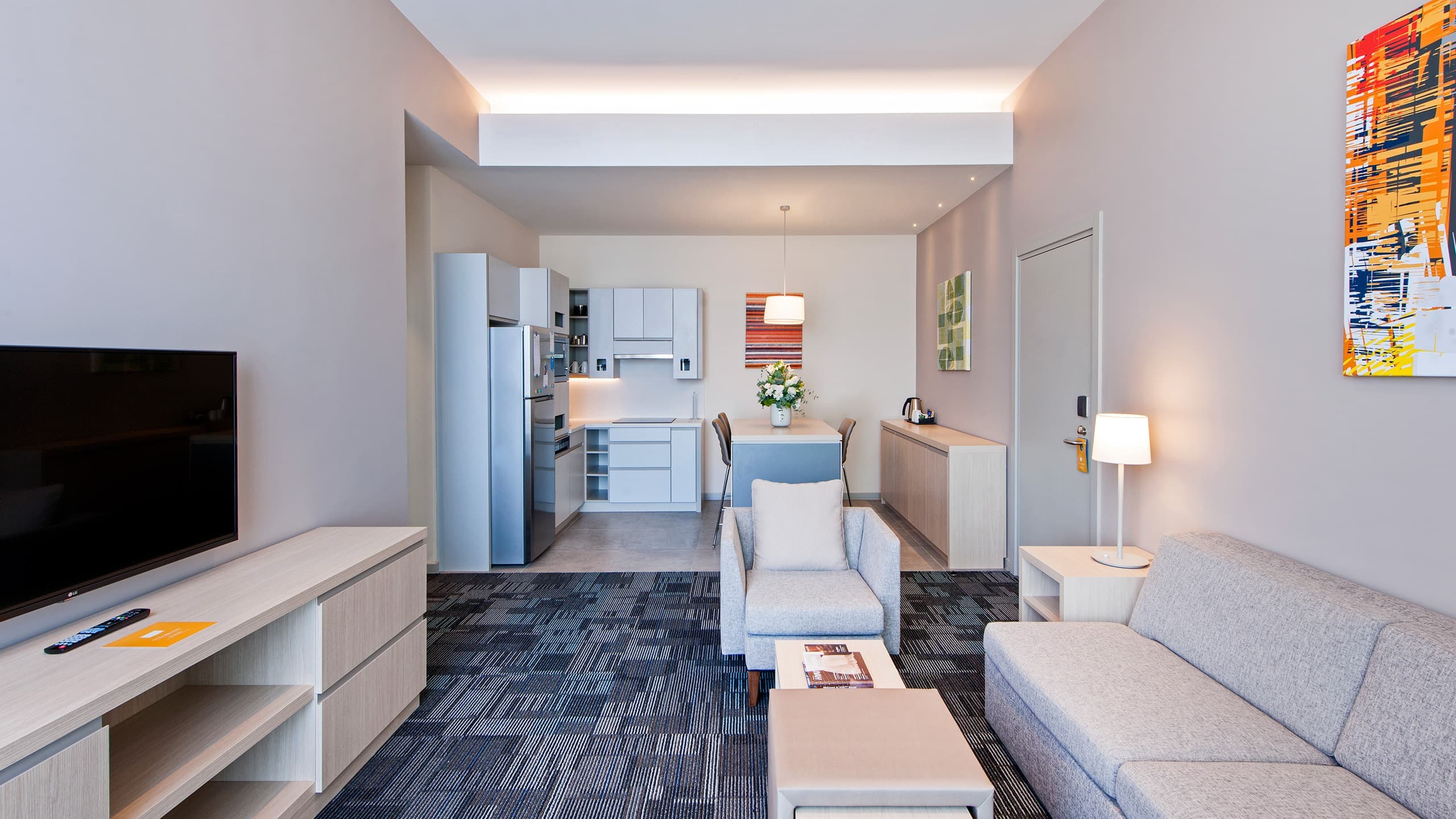 One Bedroom Suite with 2 Twin Beds a Kitchenette and a Sofabed - Image 8