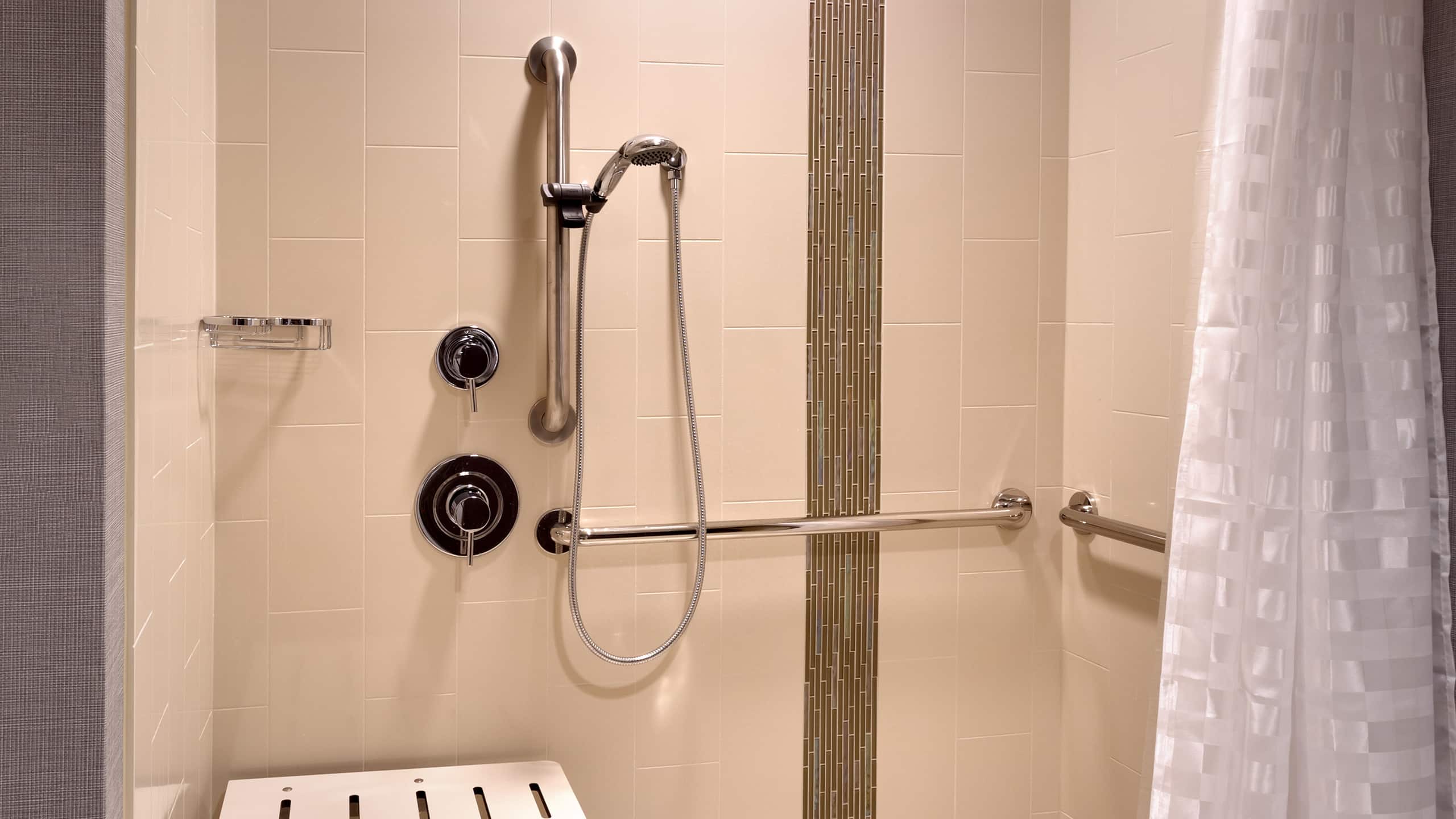 Accessible | King Bed/Roll-In Shower - Image 2