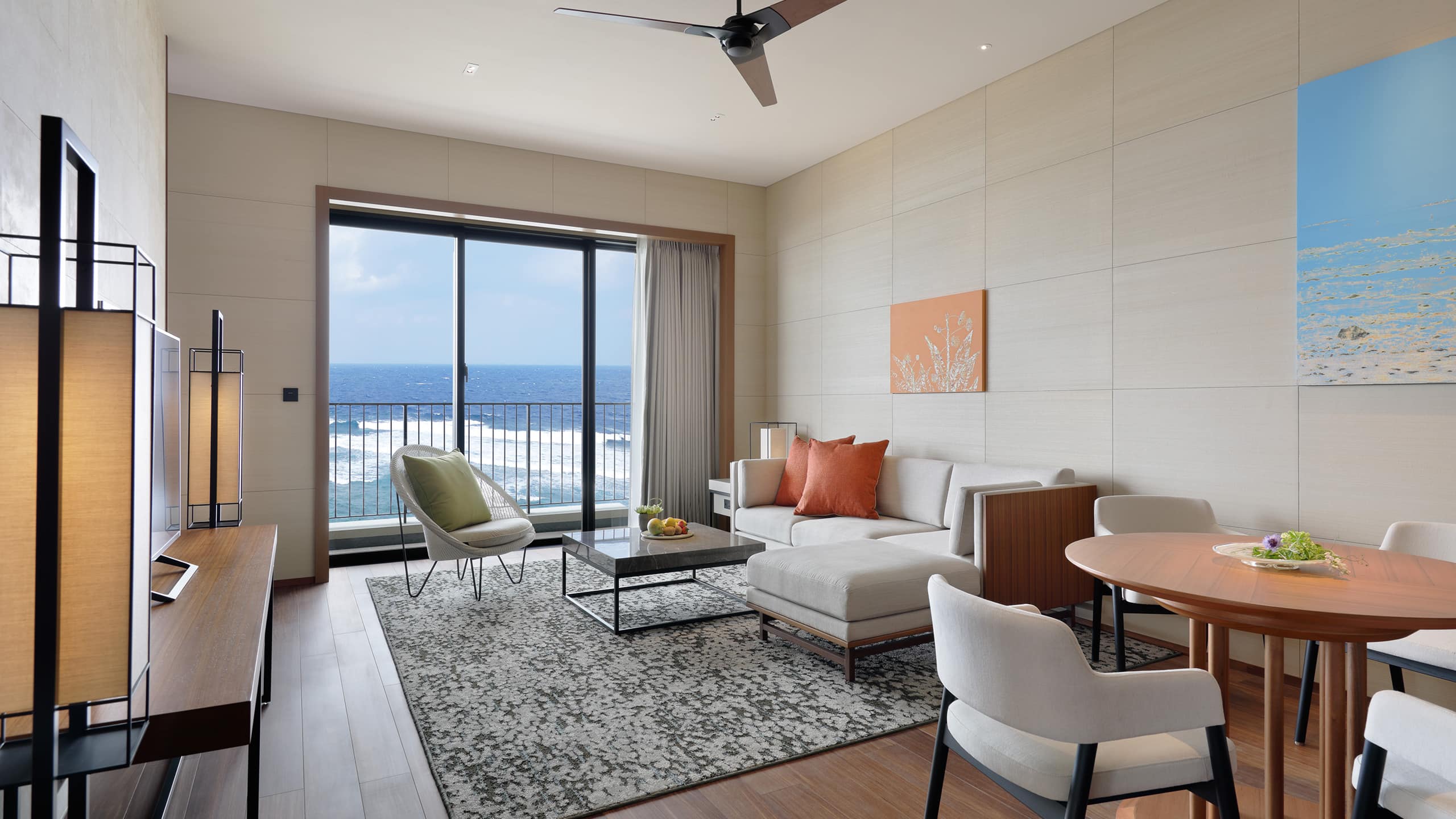 Corner Suite, 2 Twin Beds, Ocean View - Image 1