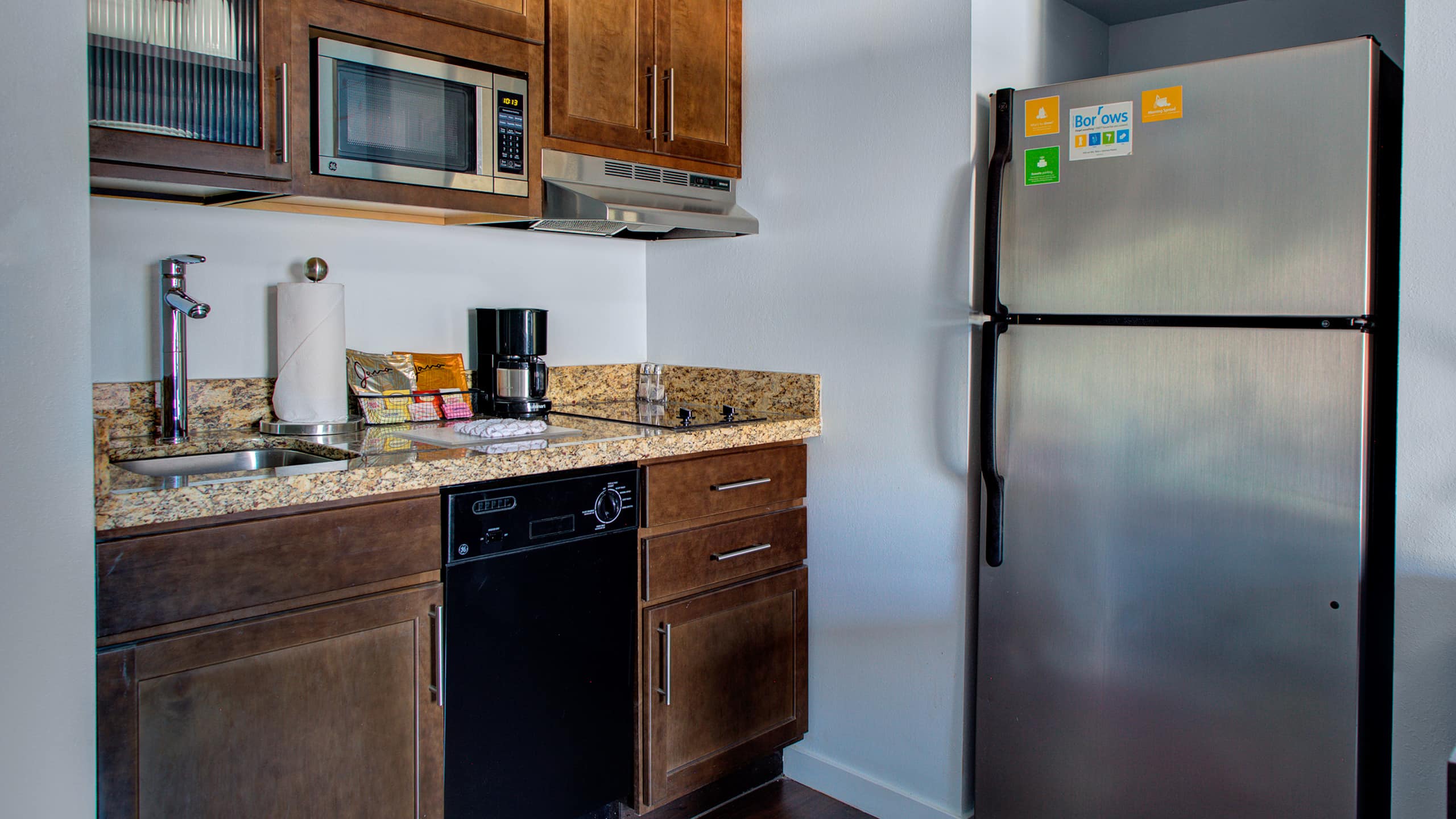 Studio King with Sofabed - Image 2