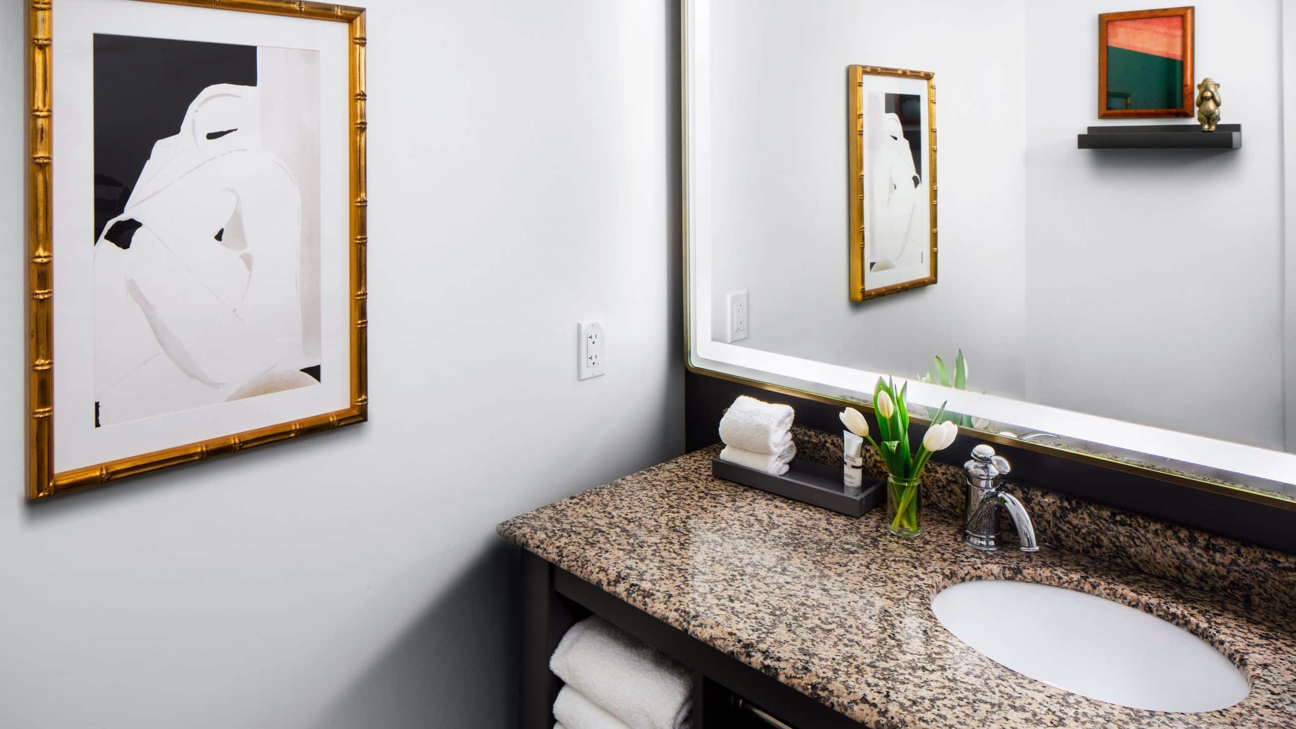 2 Queen Beds with ADA Tub - Image 2