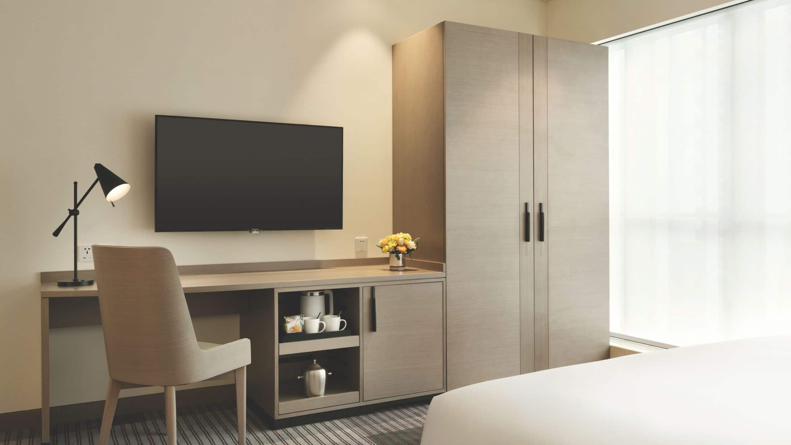 King Bed with no sofa bed - Image 1