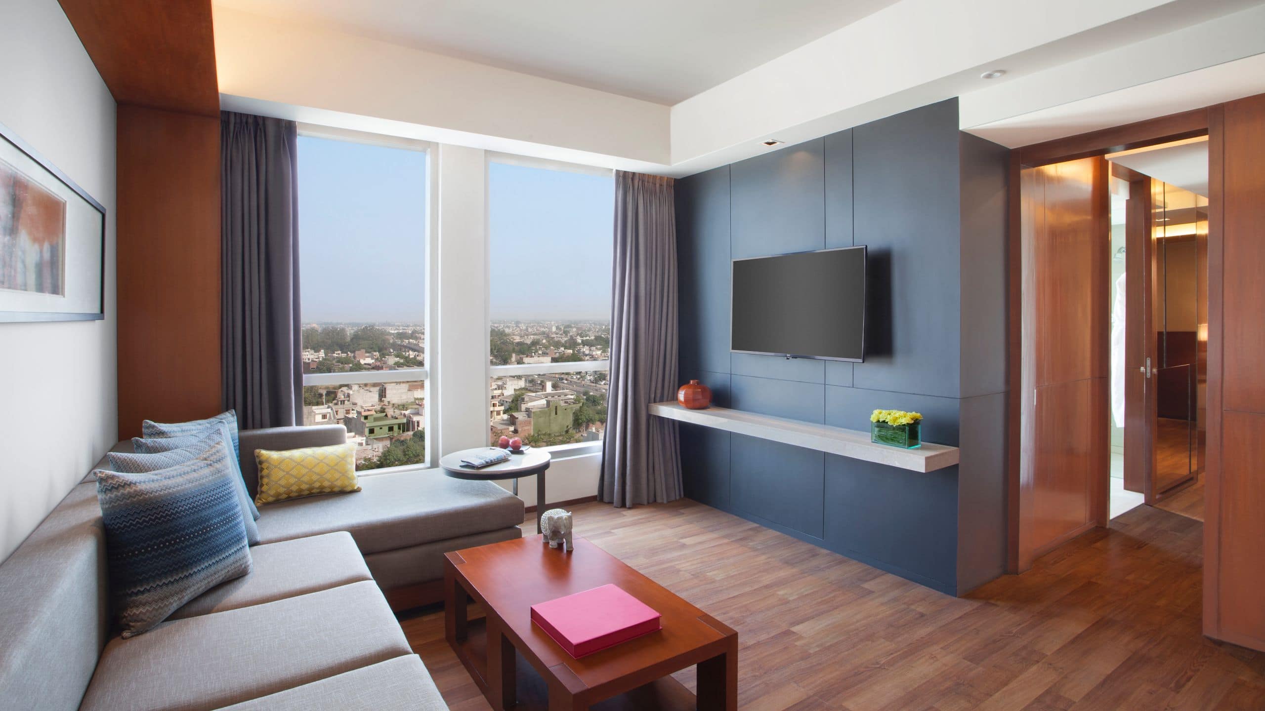 Regency Suite with 1 King Bed - Image 4