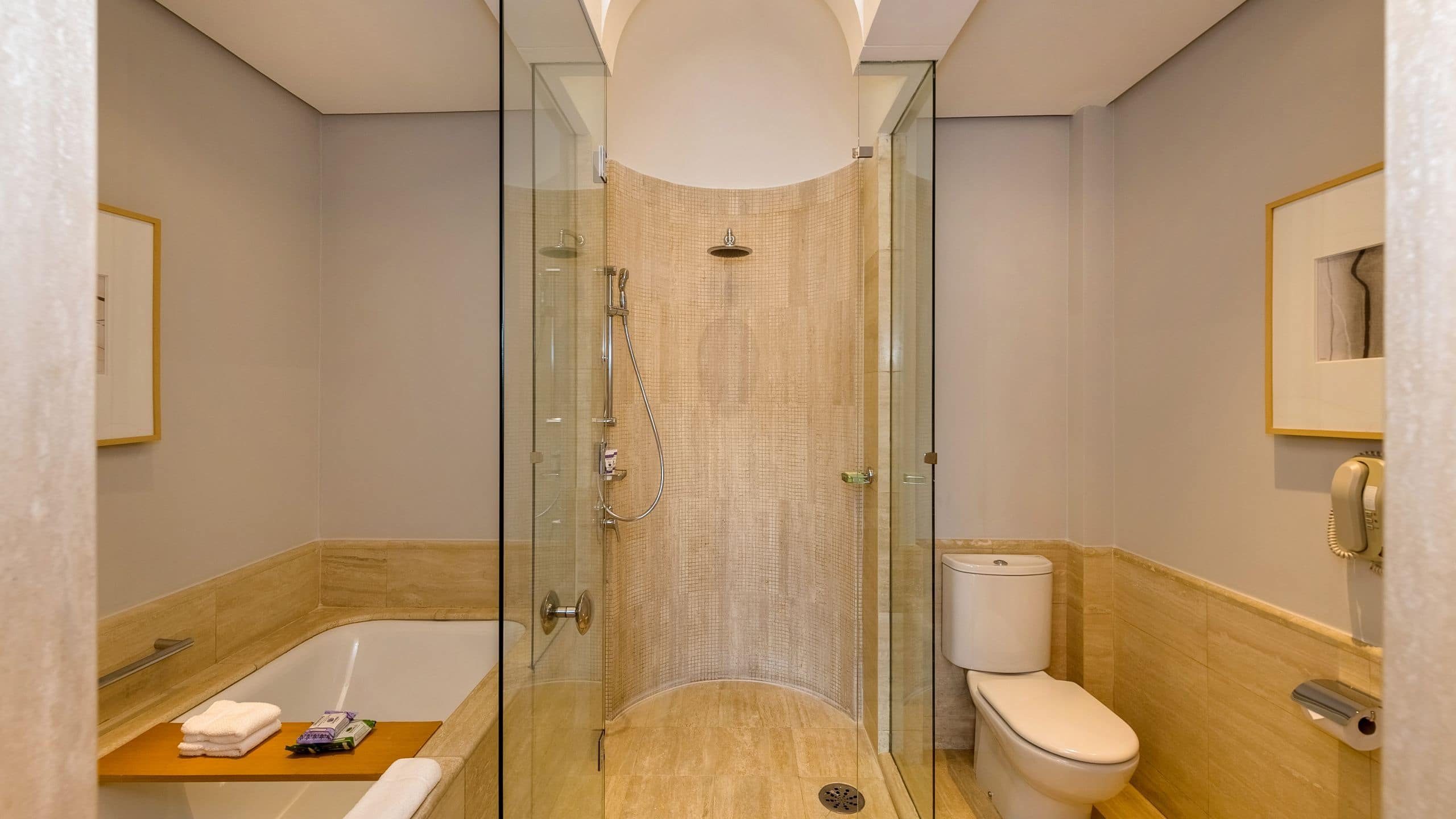 Grand Suite - Image 3