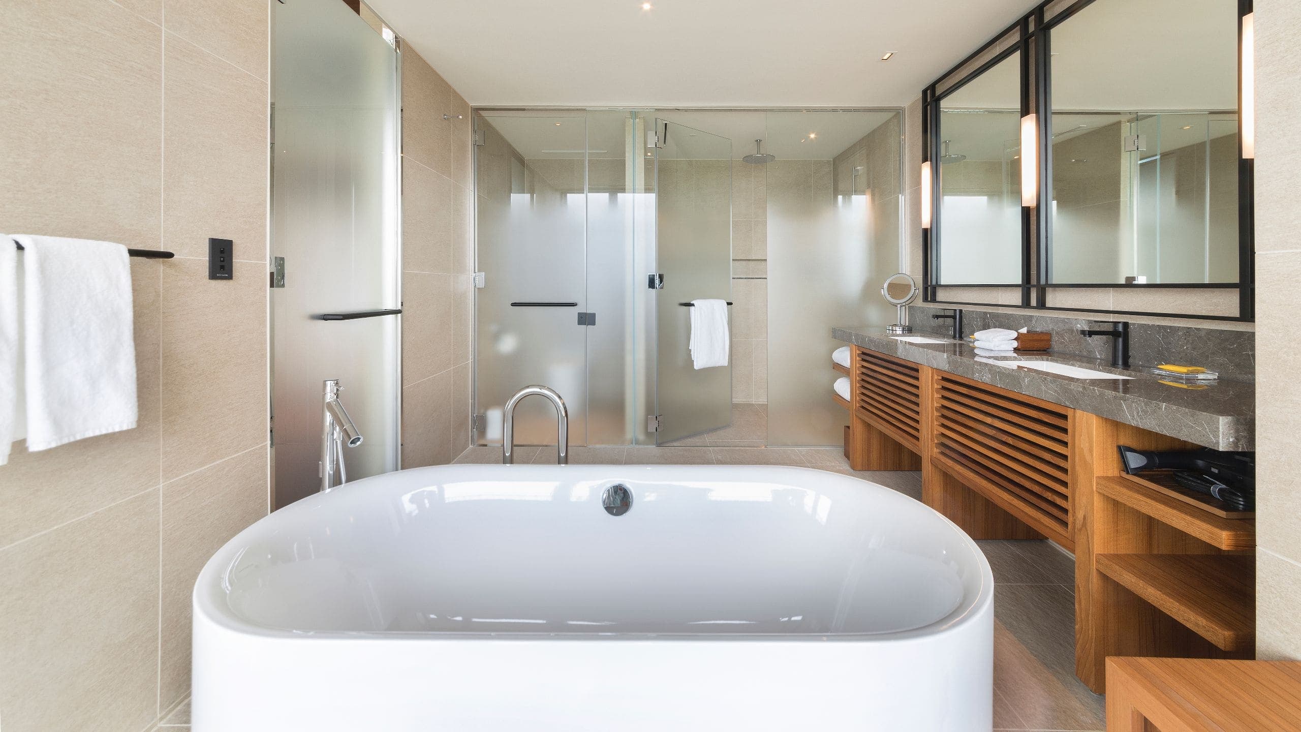 Corner Suite, 2 Twin Beds, Ocean View - Image 5