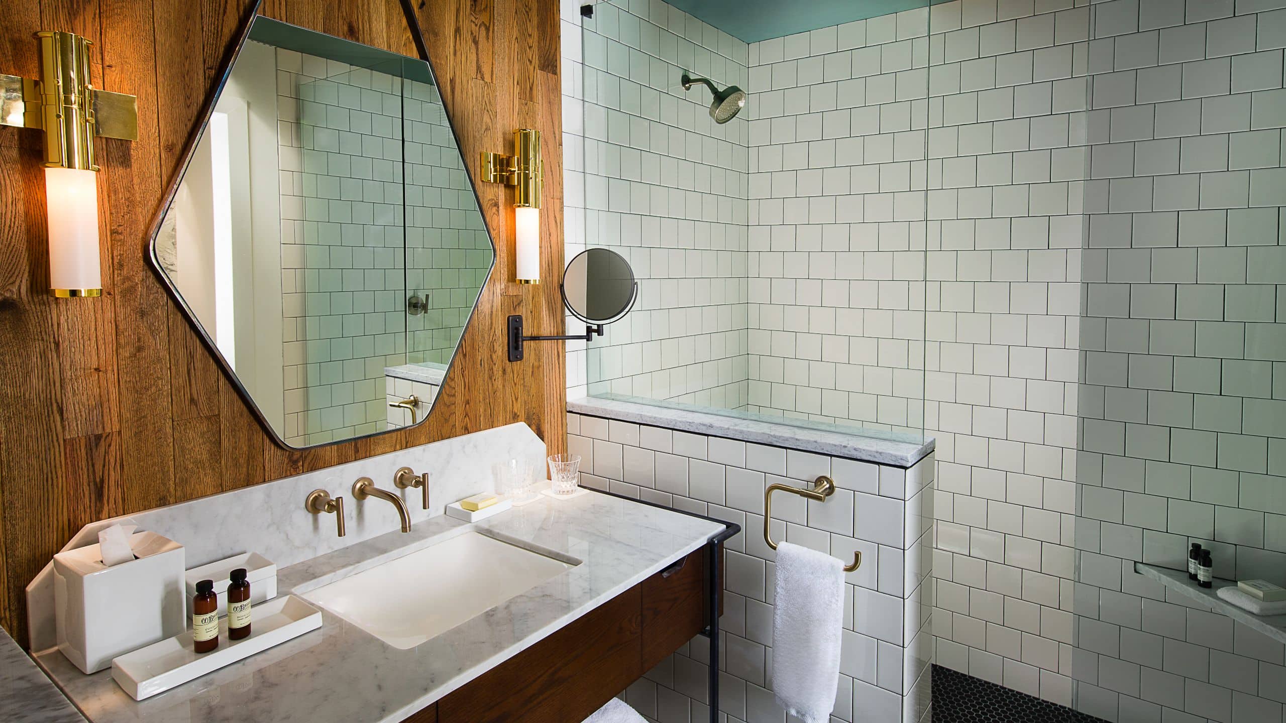 2 Queen Beds - Image 3