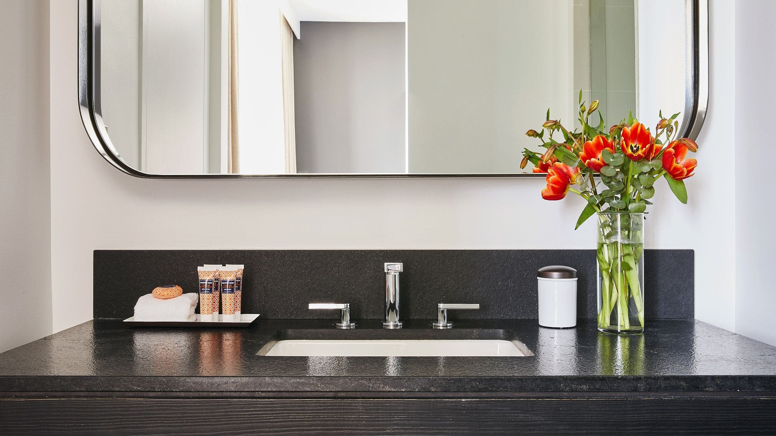 1 King Bed - Image 3