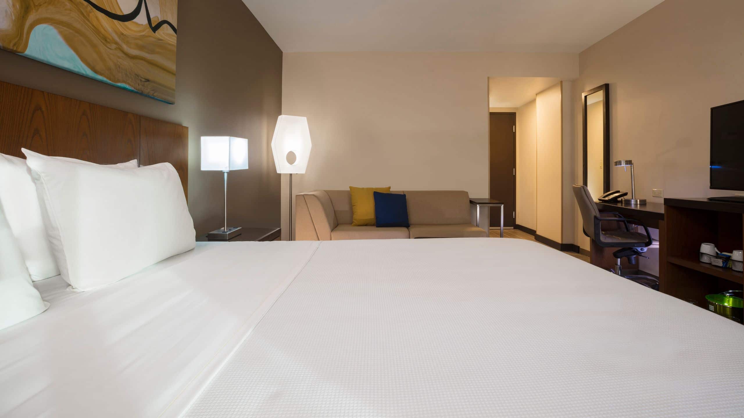 King (with sofa bed) - Image 2