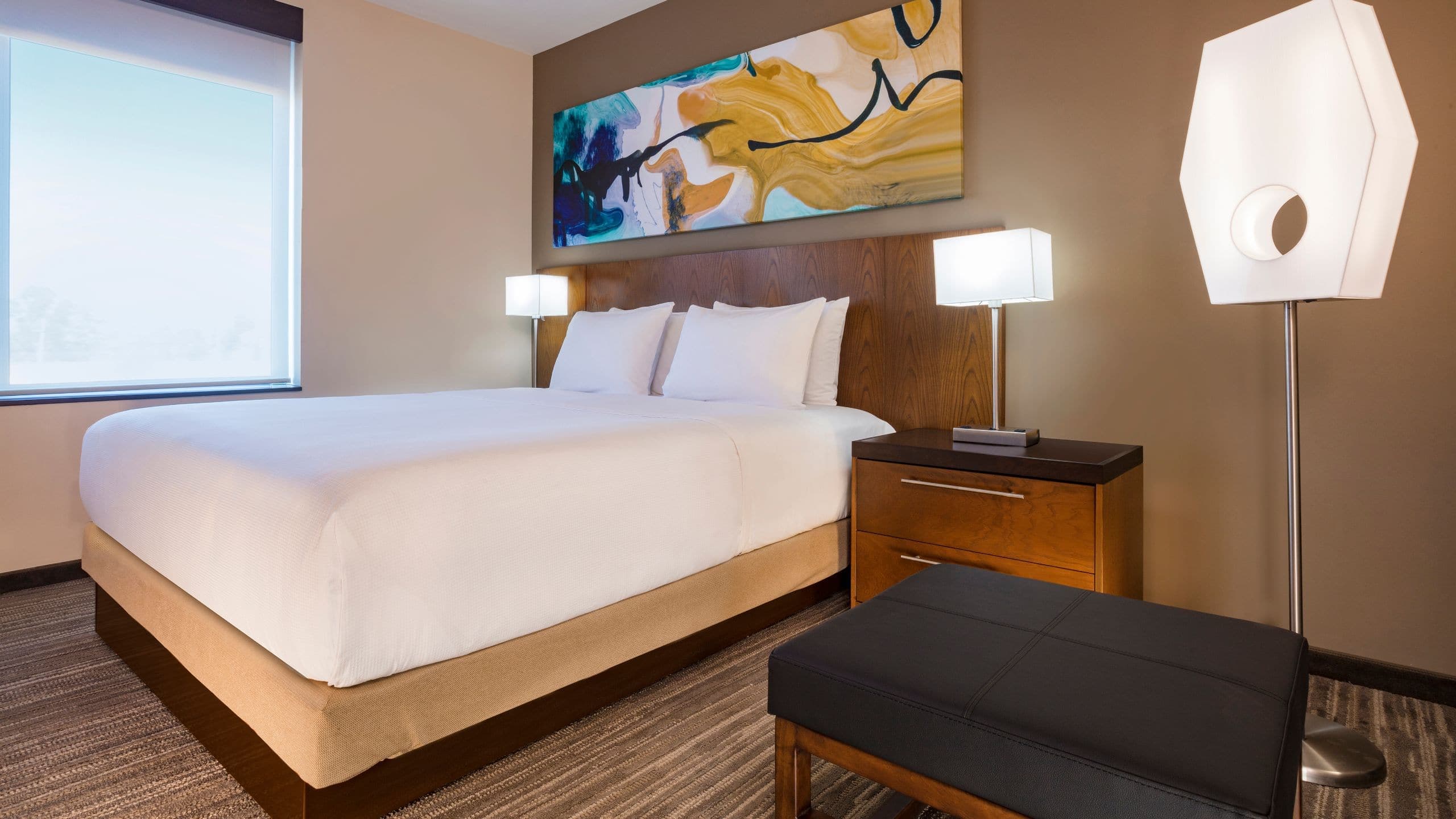 King (with sofa bed) - Image 1