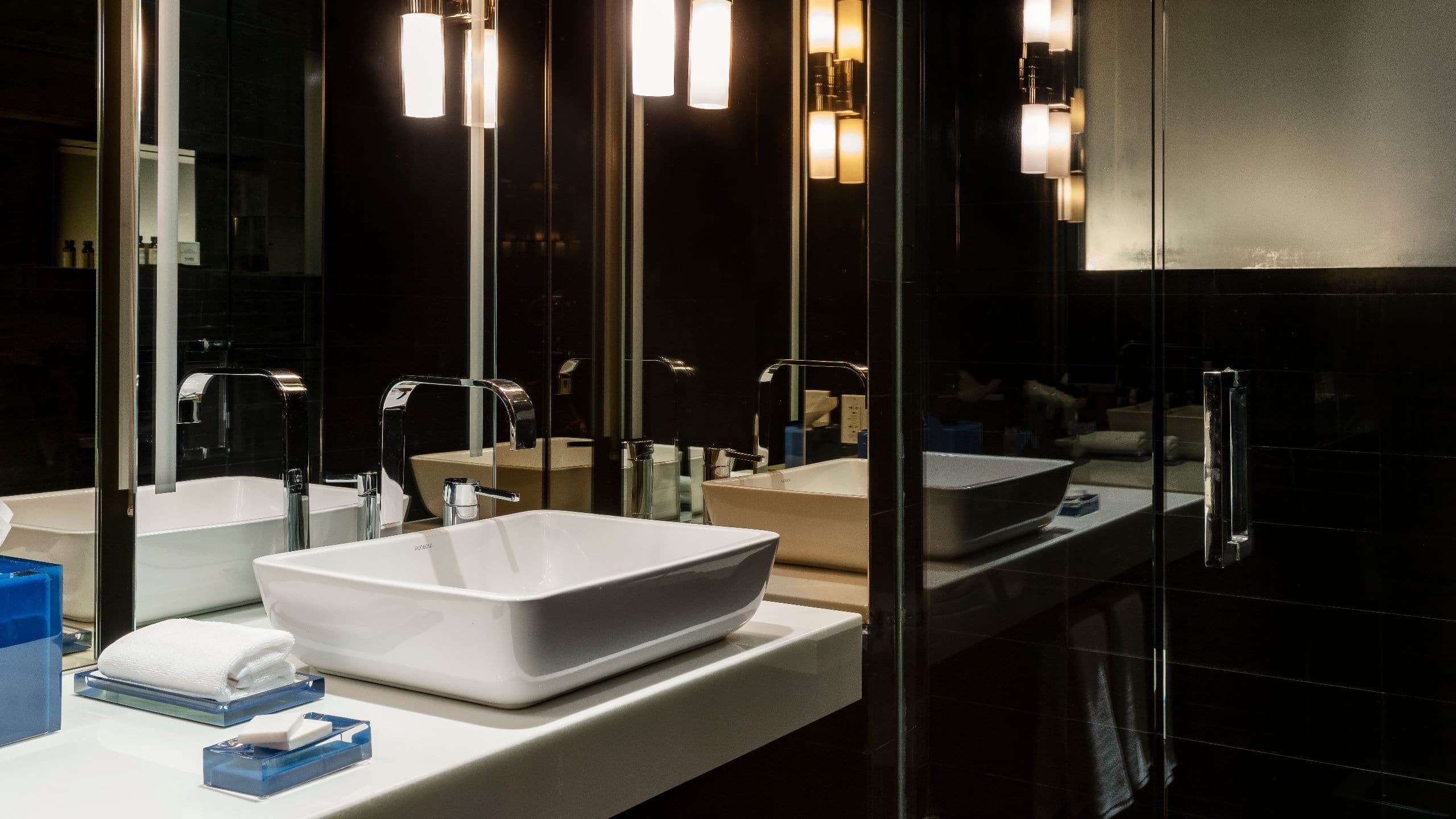 2 Double Beds - Image 2