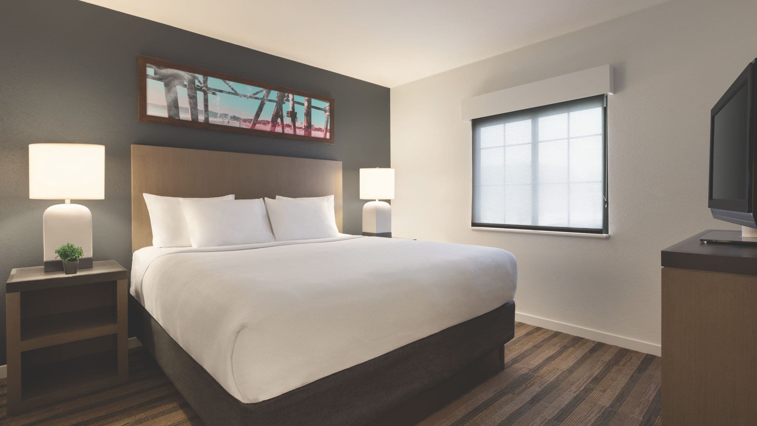 One Bedroom King Conference Suite - Image 3