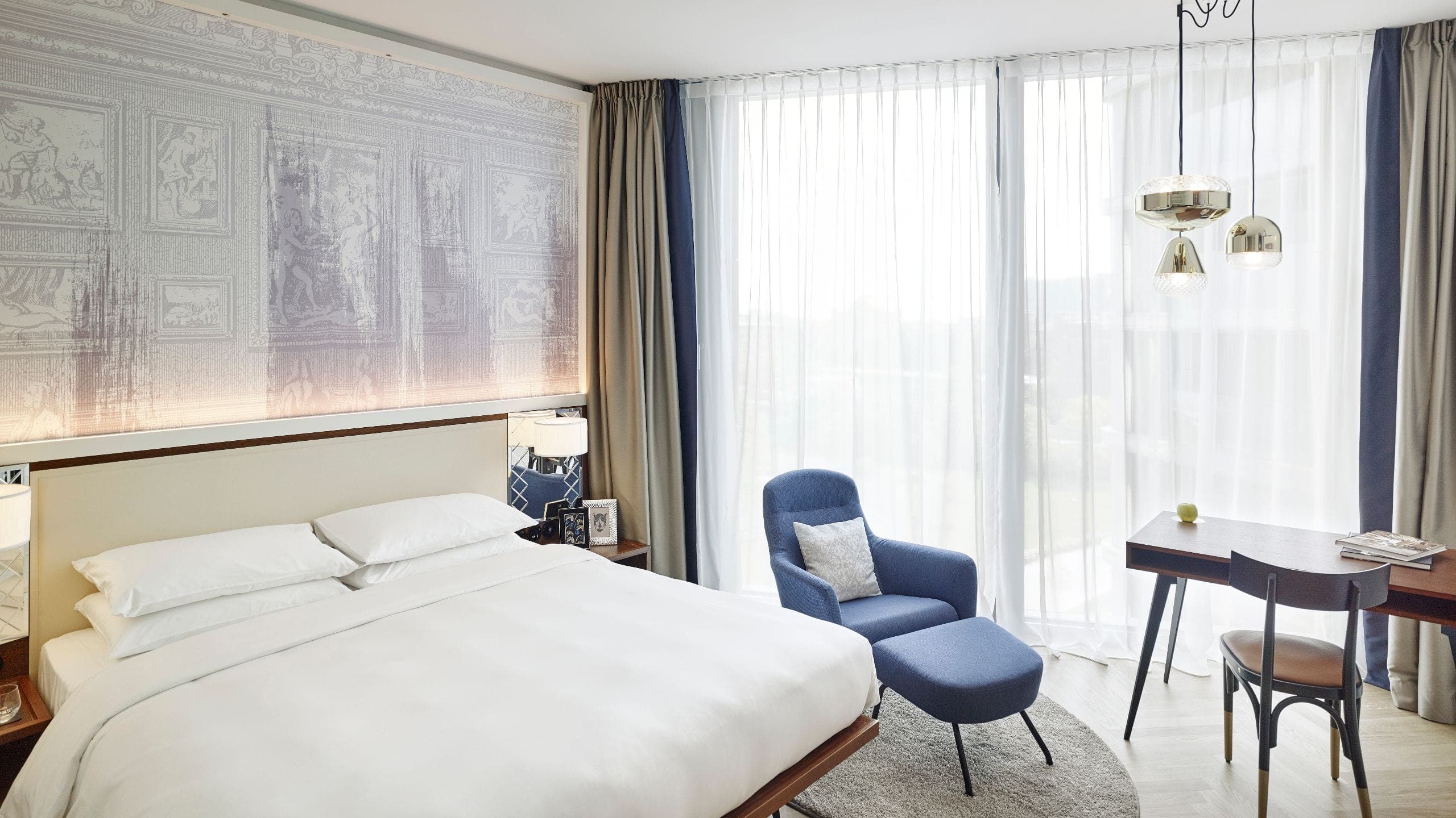 1 King Bed - Image 3