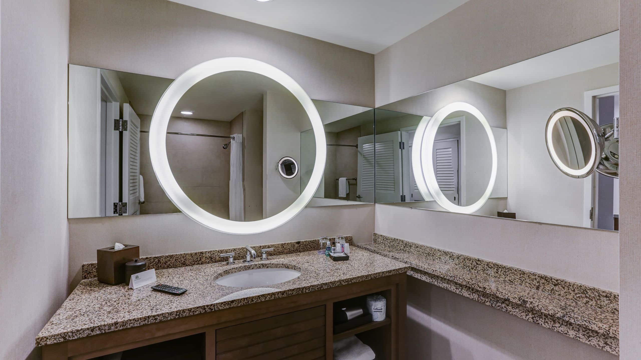 2 Queen Beds - Image 3