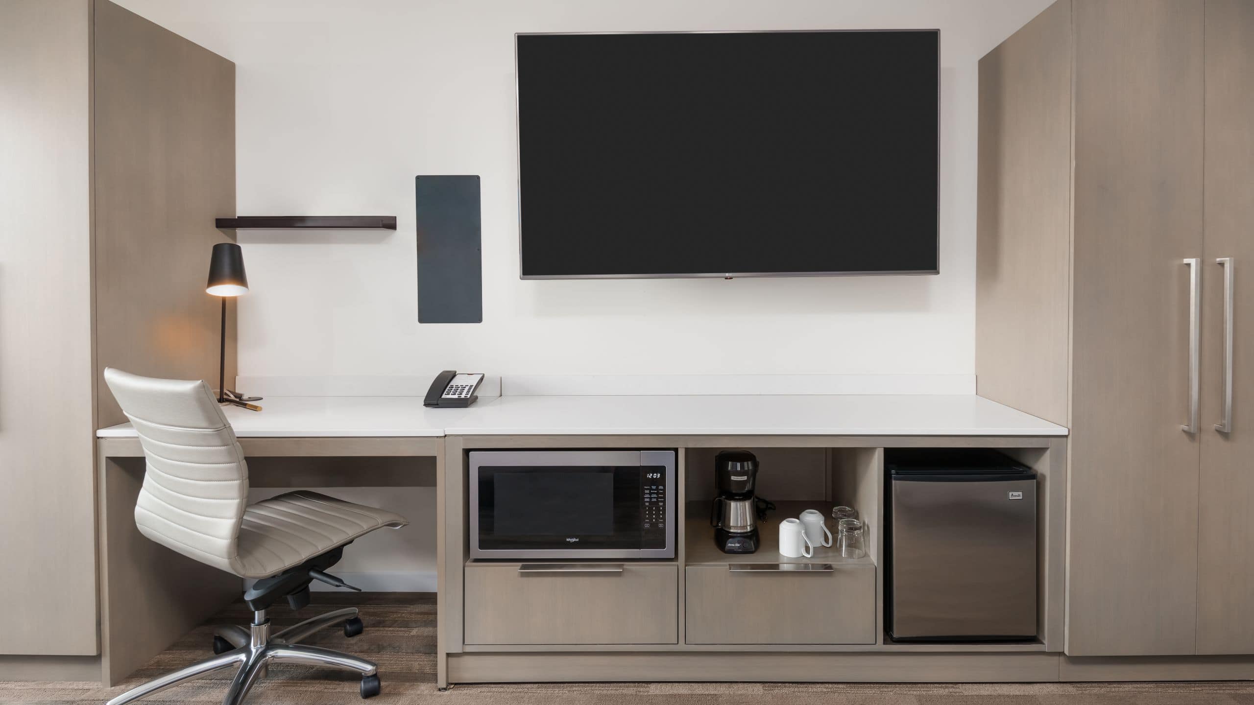 Accessible Den | Two Queen Beds - Image 3