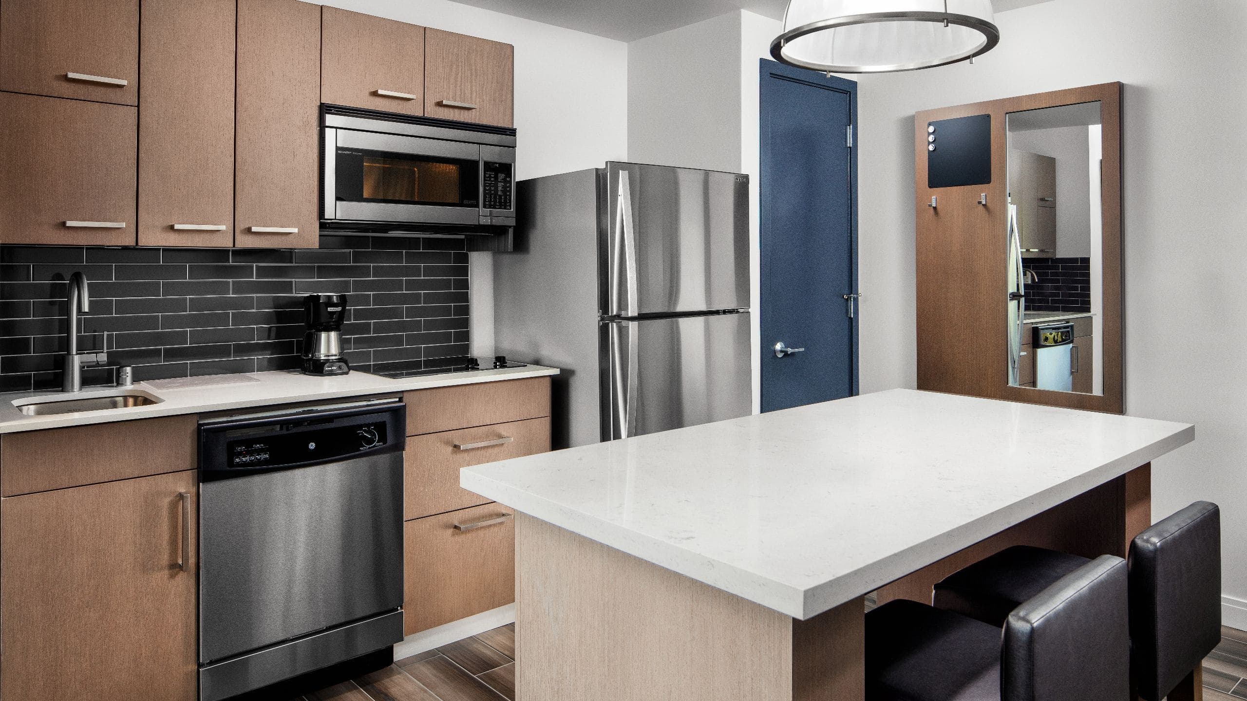 One Bedroom Kitchen Suite | King Bed (plus sofa bed) - Image 2