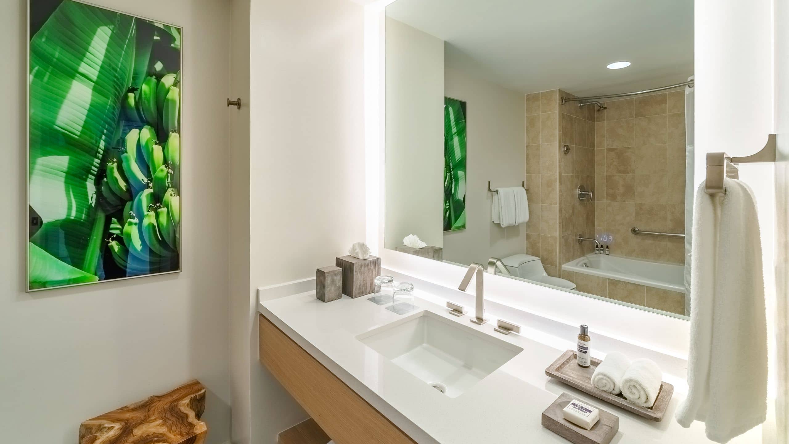 1 King Bed with Garden View - Image 2