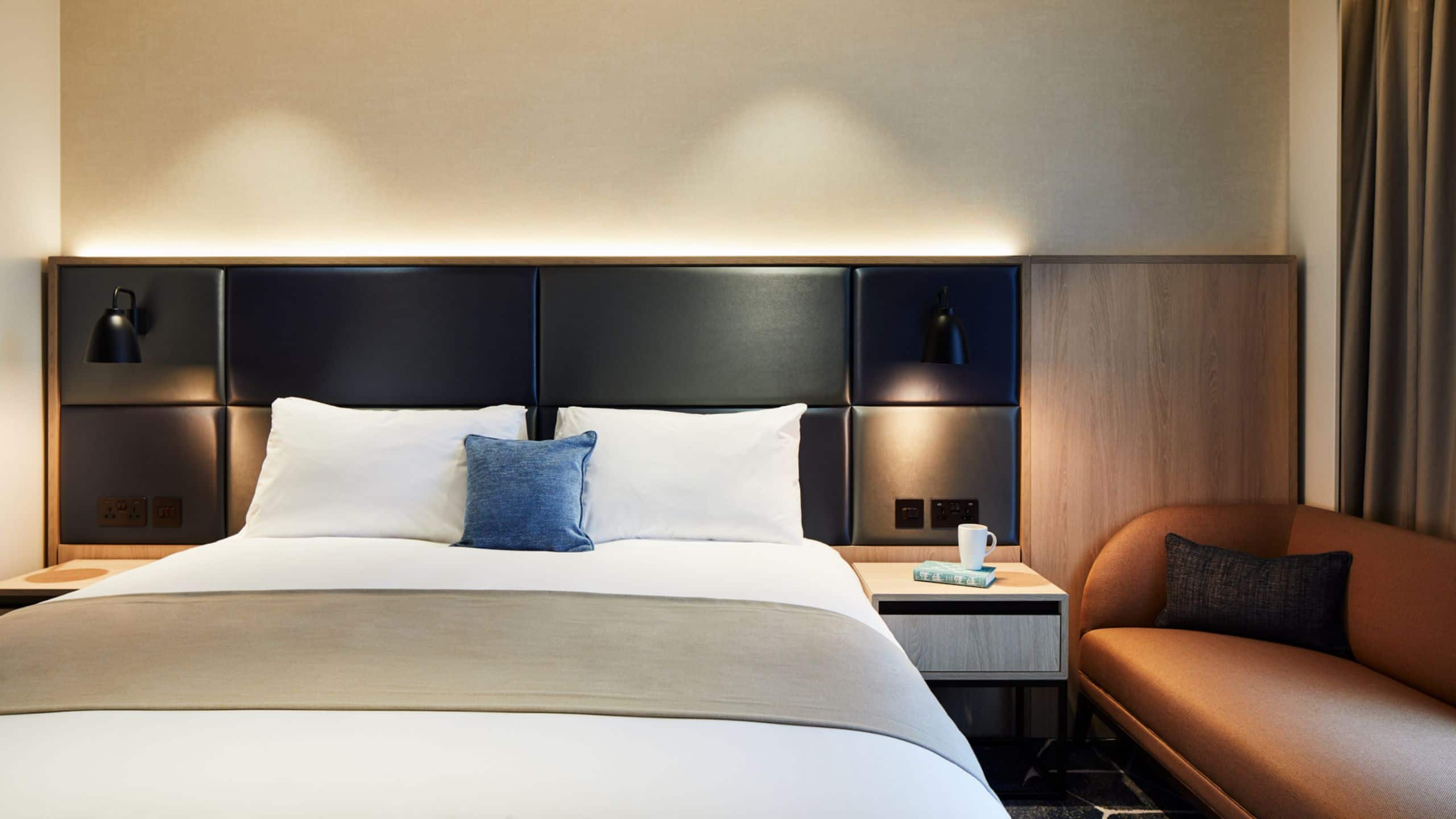 1 King Bed - Image 3