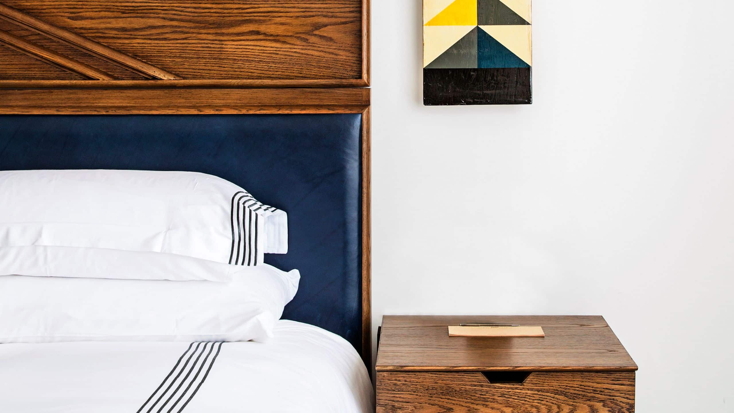 2 Queen Beds - Image 2