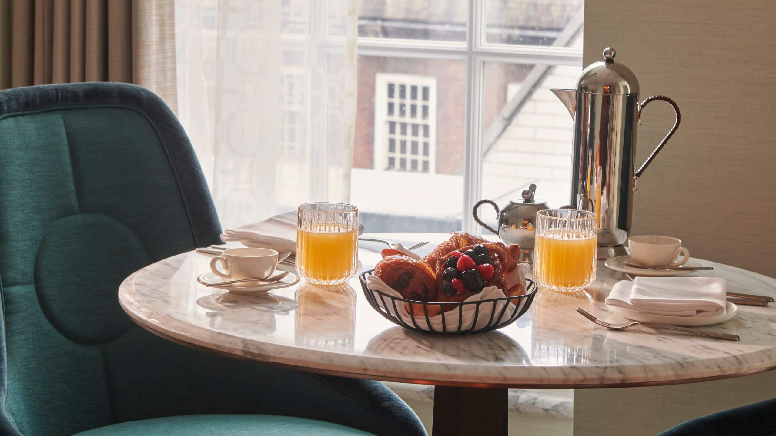 2 Twin Beds - Image 3